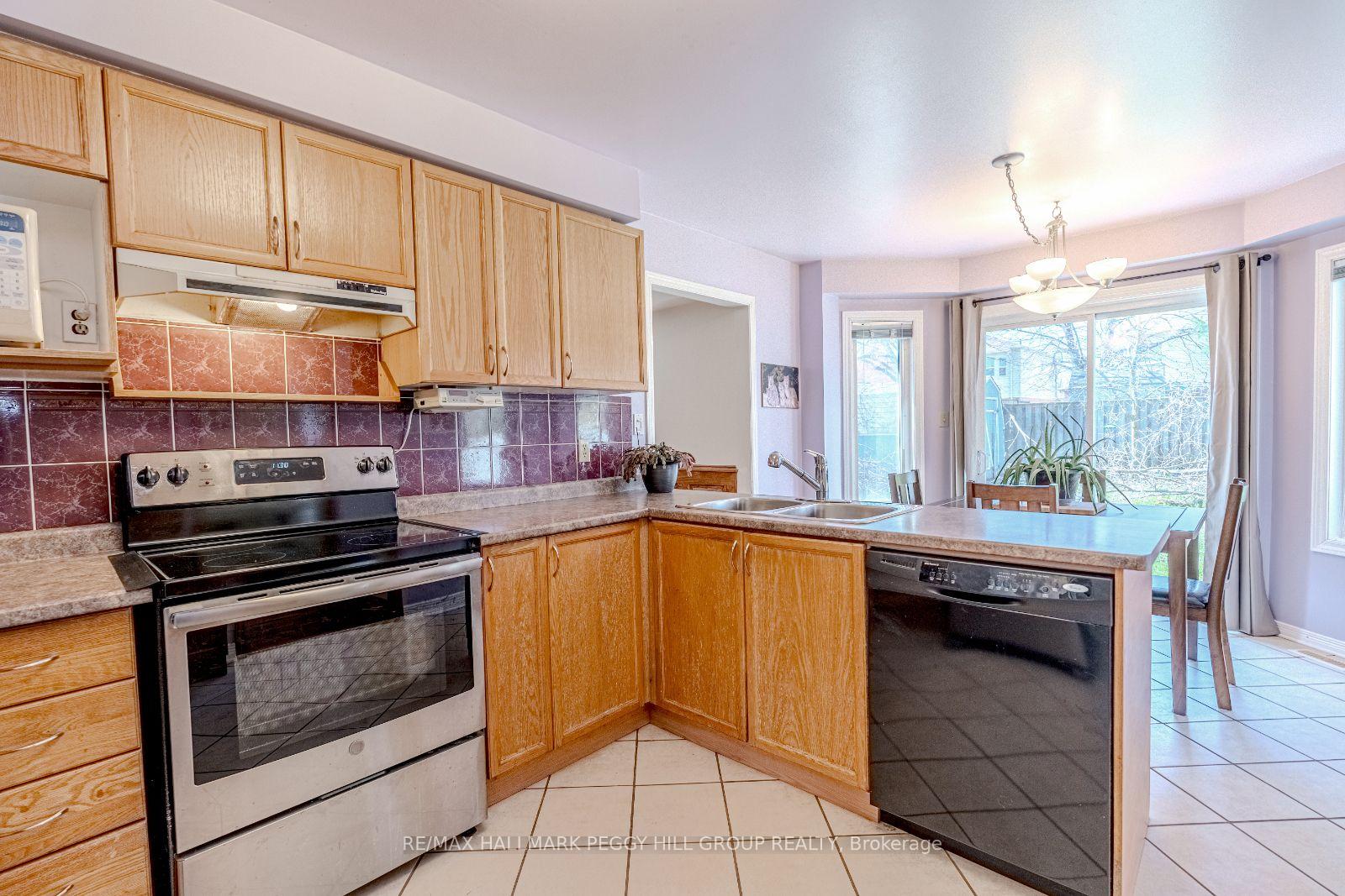 Photo 7 of 36 Ford Street, Barrie, West Bayfield — HOMEH