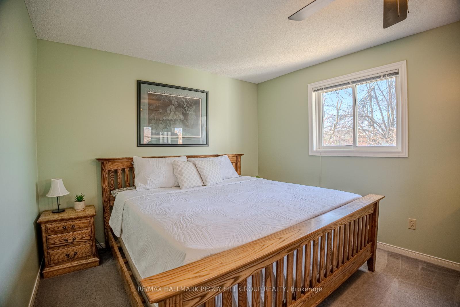 Photo 10 of 36 Ford Street, Barrie, West Bayfield — HOMEH