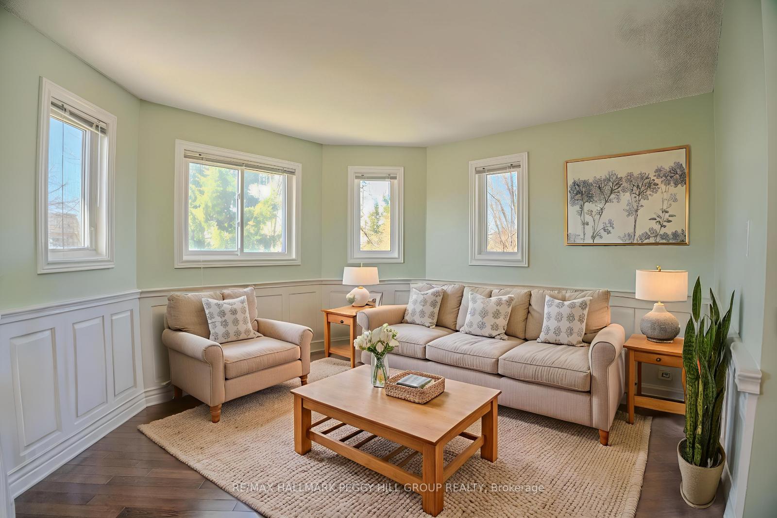 Photo 11 of 36 Ford Street, Barrie, West Bayfield — HOMEH