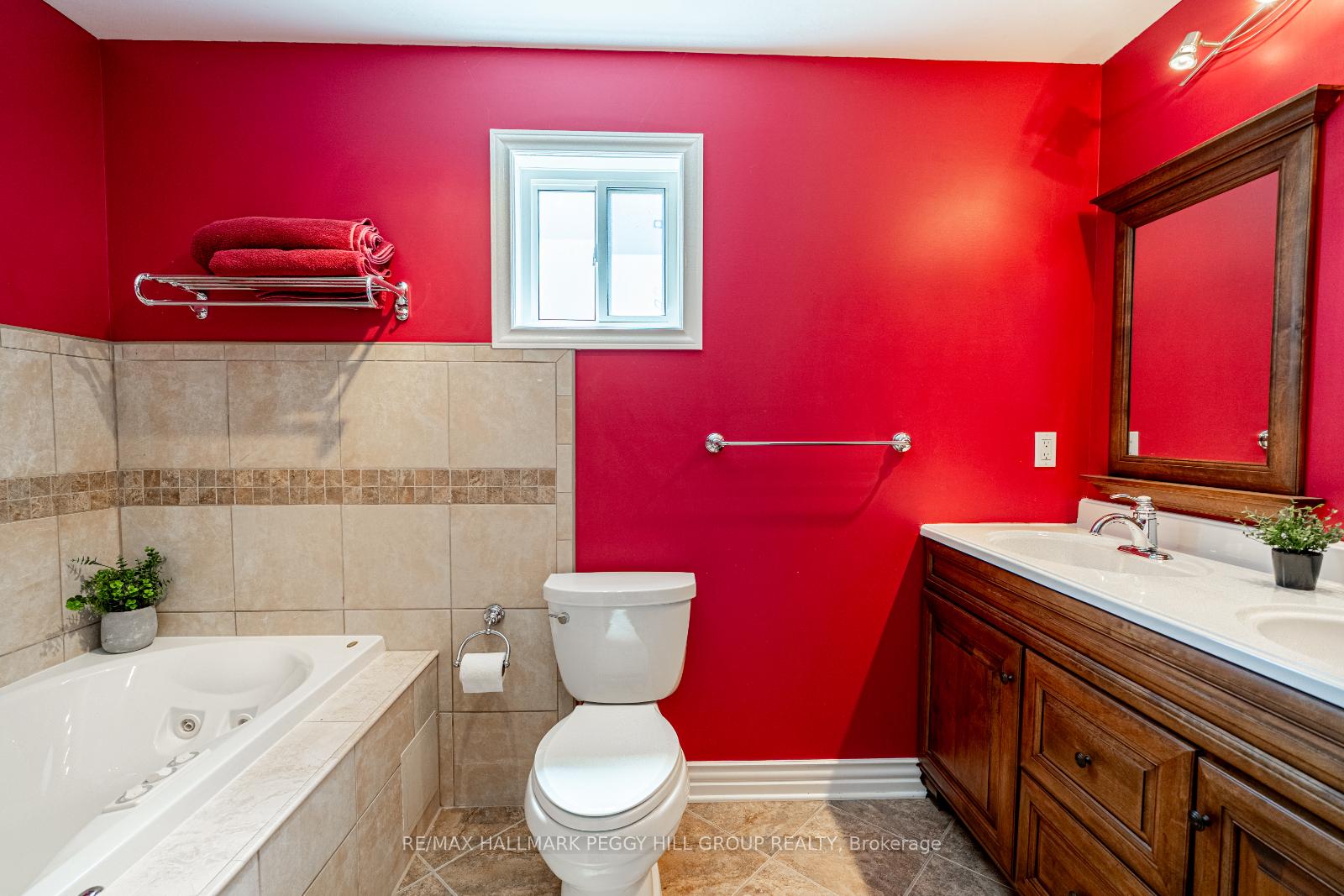 Photo 12 of 36 Ford Street, Barrie, West Bayfield — HOMEH