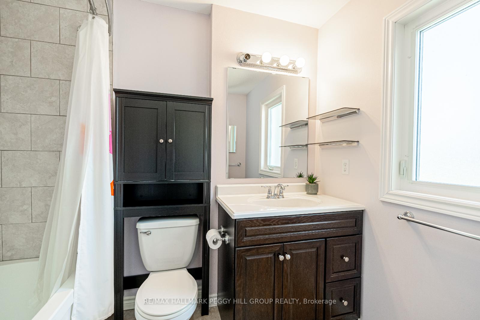 Photo 16 of 36 Ford Street, Barrie, West Bayfield — HOMEH