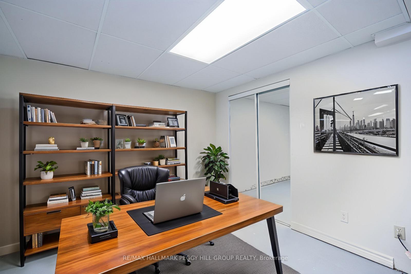 Photo 18 of 36 Ford Street, Barrie, West Bayfield — HOMEH