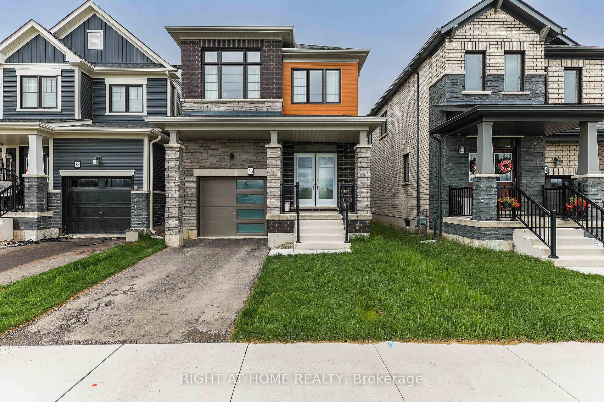 Photo 1 of 36 Lilac Circle, Haldimand — HOMEH