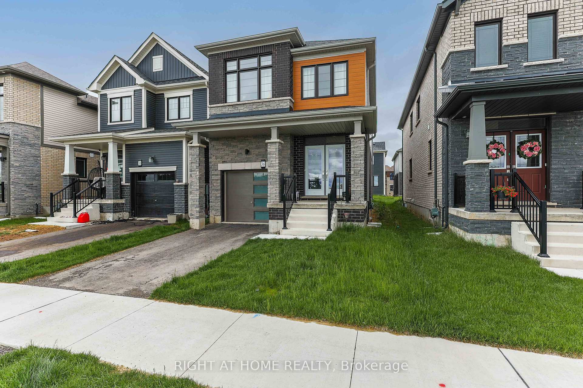 Photo 2 of 36 Lilac Circle, Haldimand — HOMEH