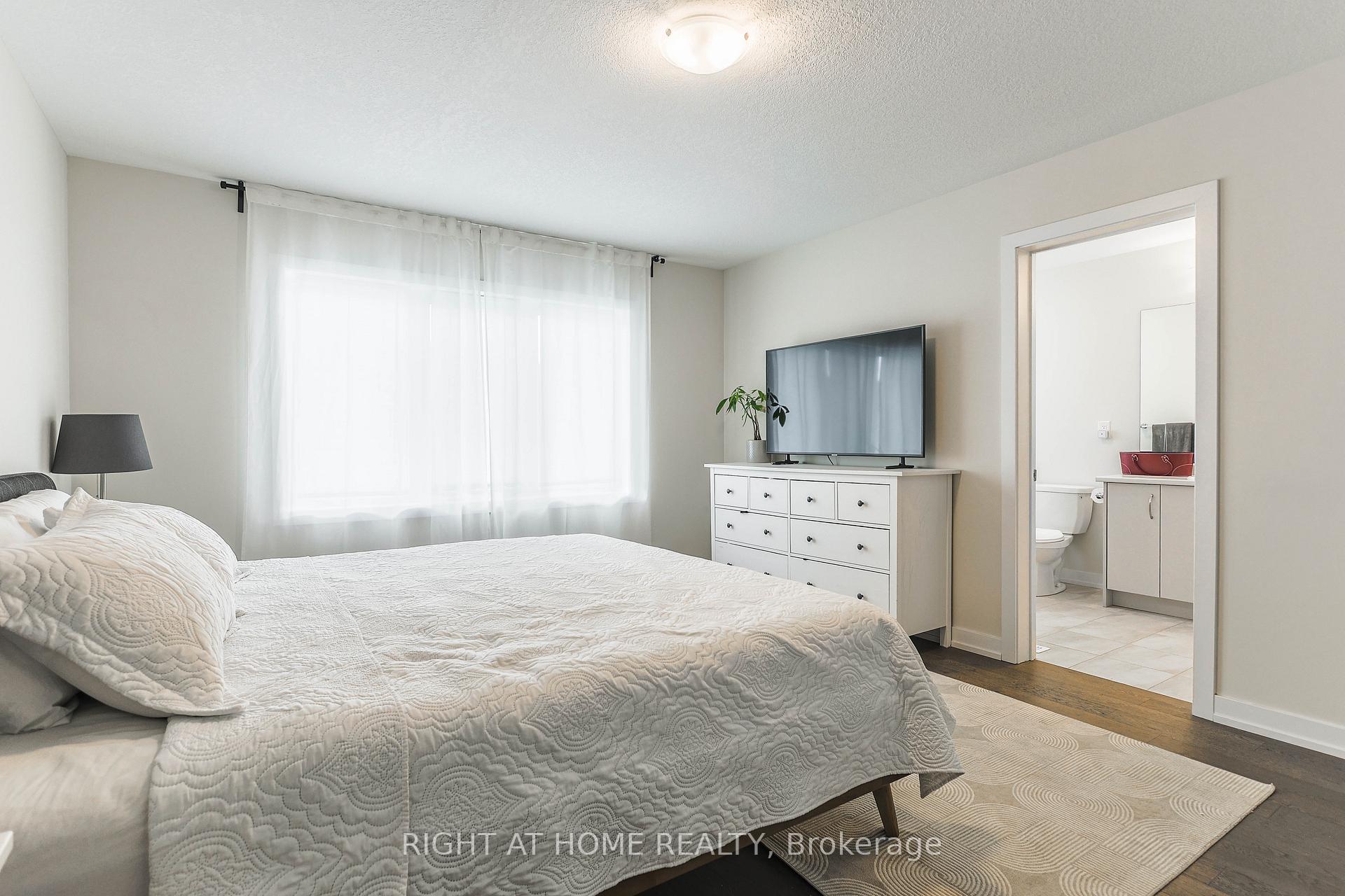 Photo 16 of 36 Lilac Circle, Haldimand — HOMEH