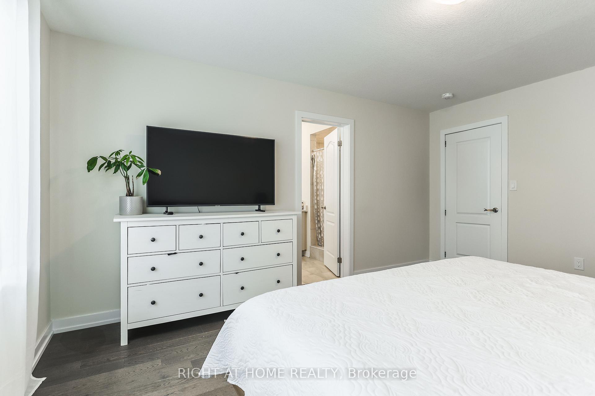 Photo 17 of 36 Lilac Circle, Haldimand — HOMEH