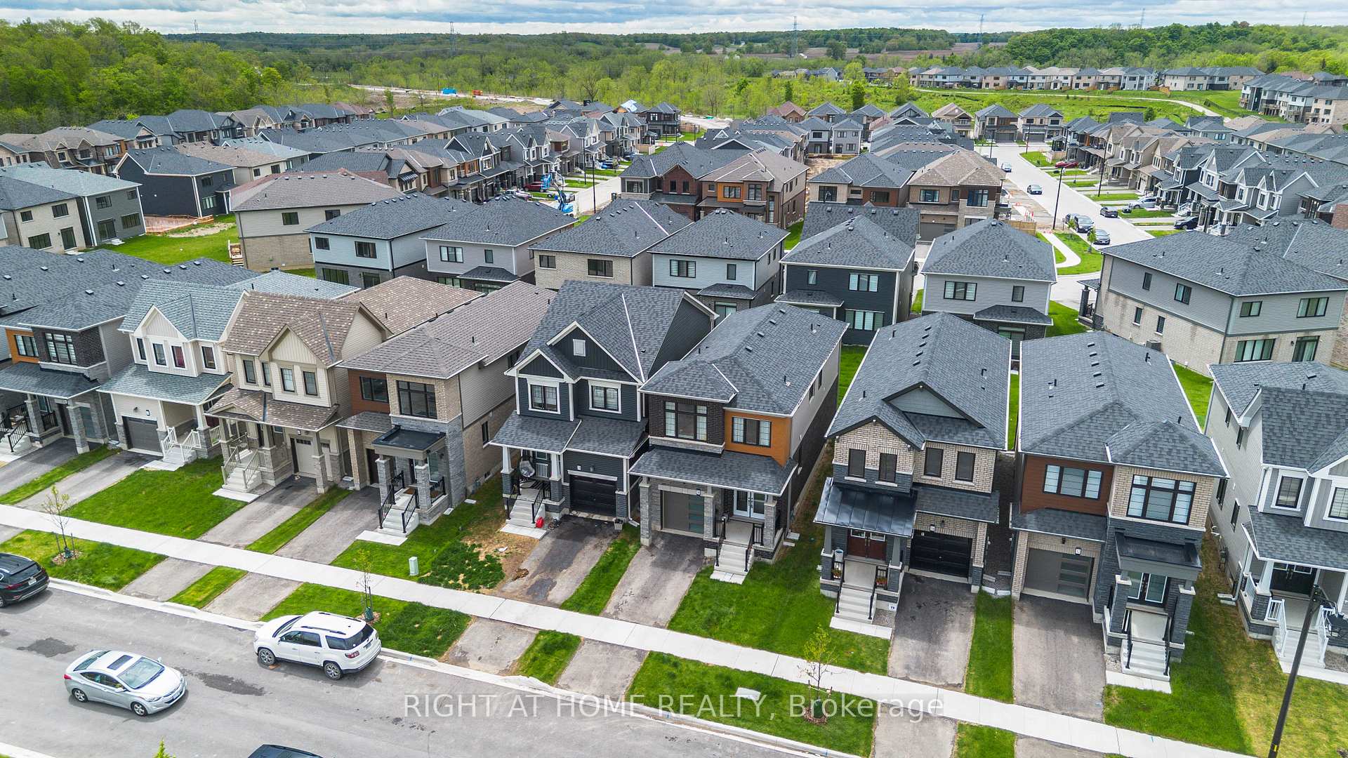 Photo 30 of 36 Lilac Circle, Haldimand — HOMEH
