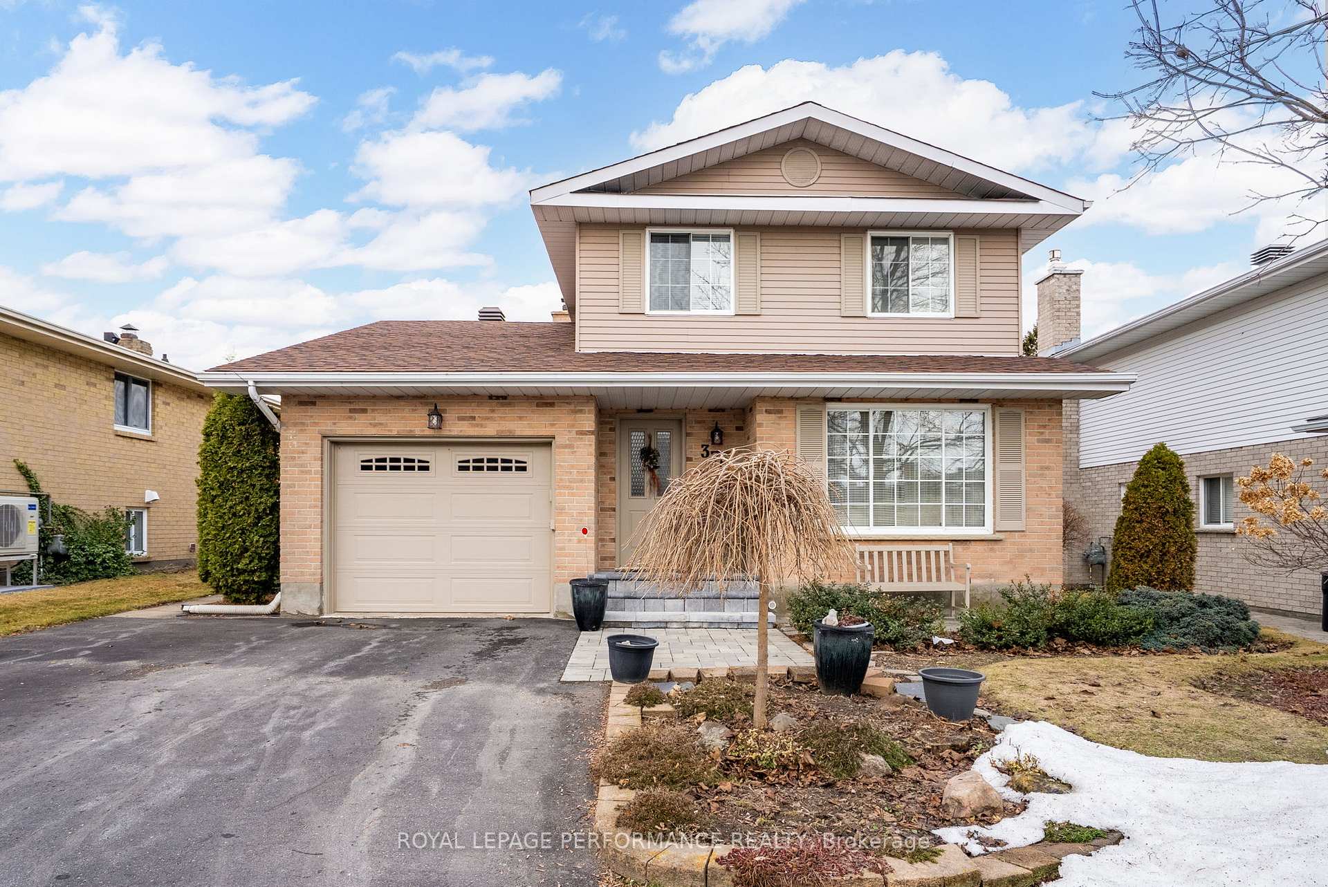 Photo 2 of 376 Sheridan Street, Cornwall — HOMEH