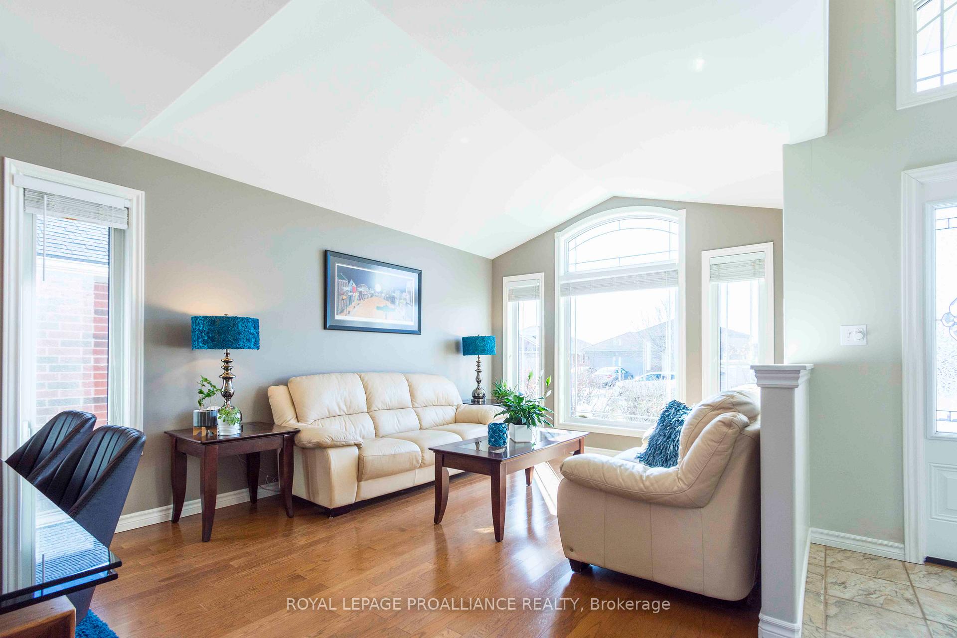 Photo 6 of 36 Kipling Drive, Belleville, Thurlow Ward — HOMEH