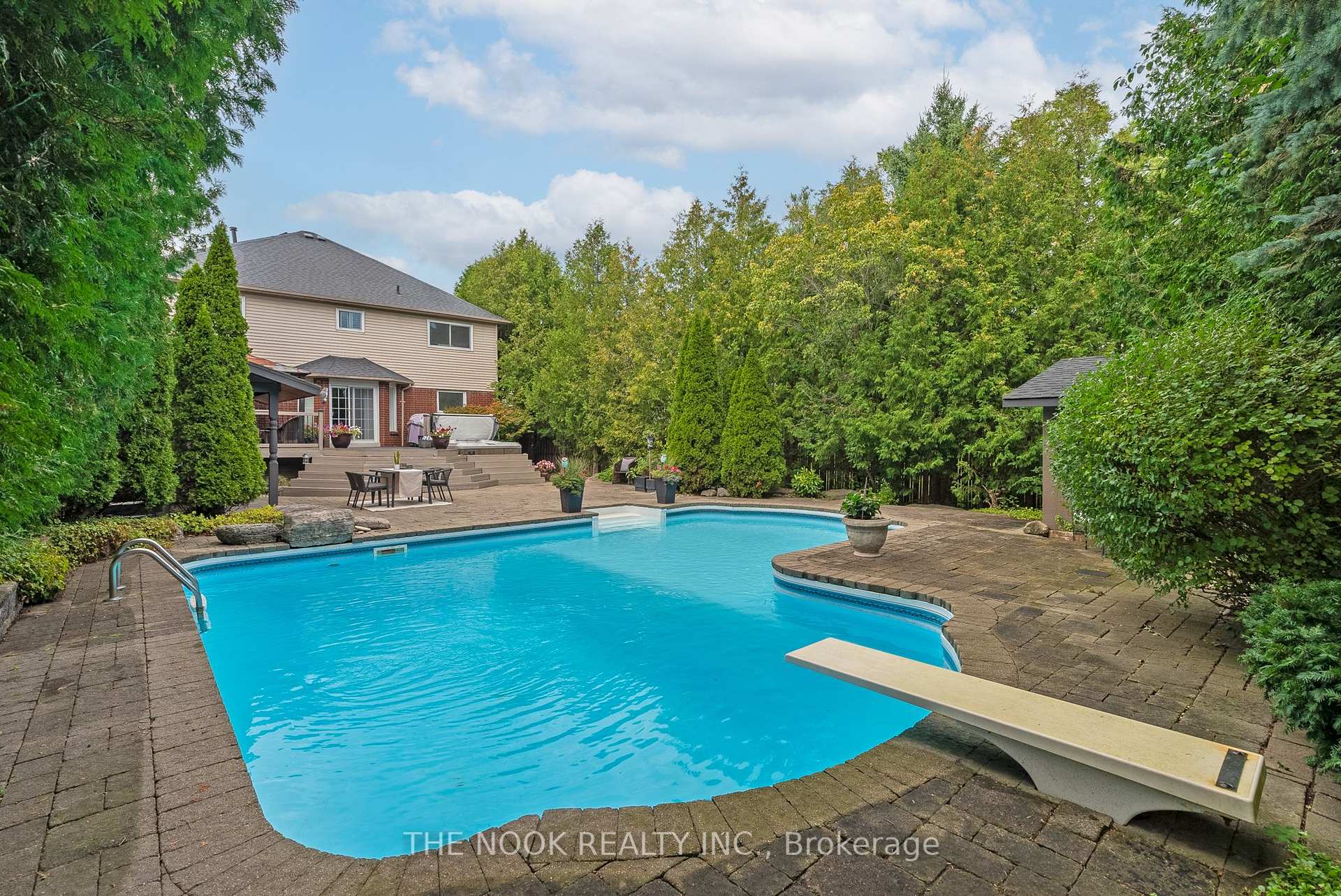 Photo 4 of 5 Found Court, Clarington, Courtice — HOMEH