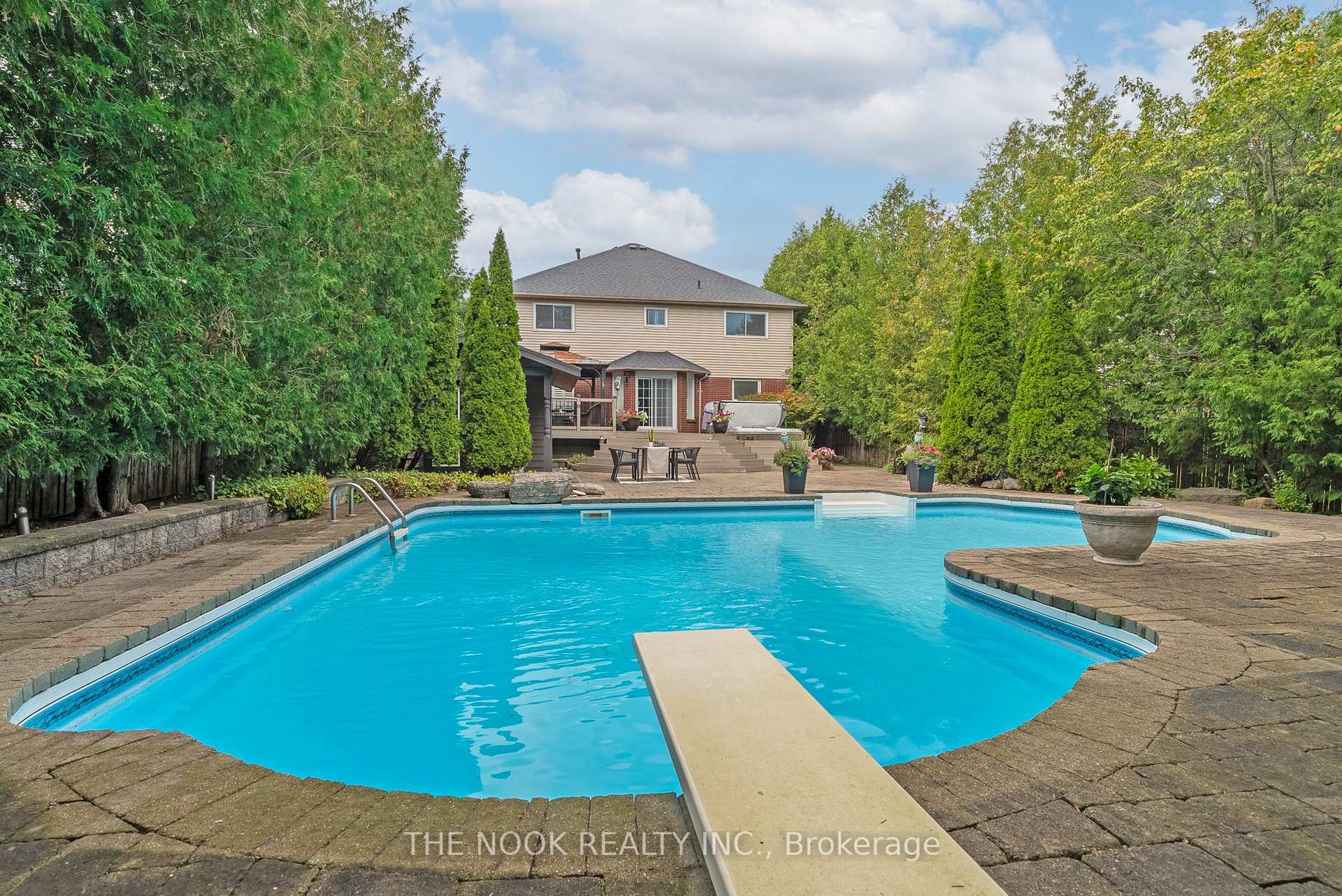 Photo 11 of 5 Found Court, Clarington, Courtice — HOMEH
