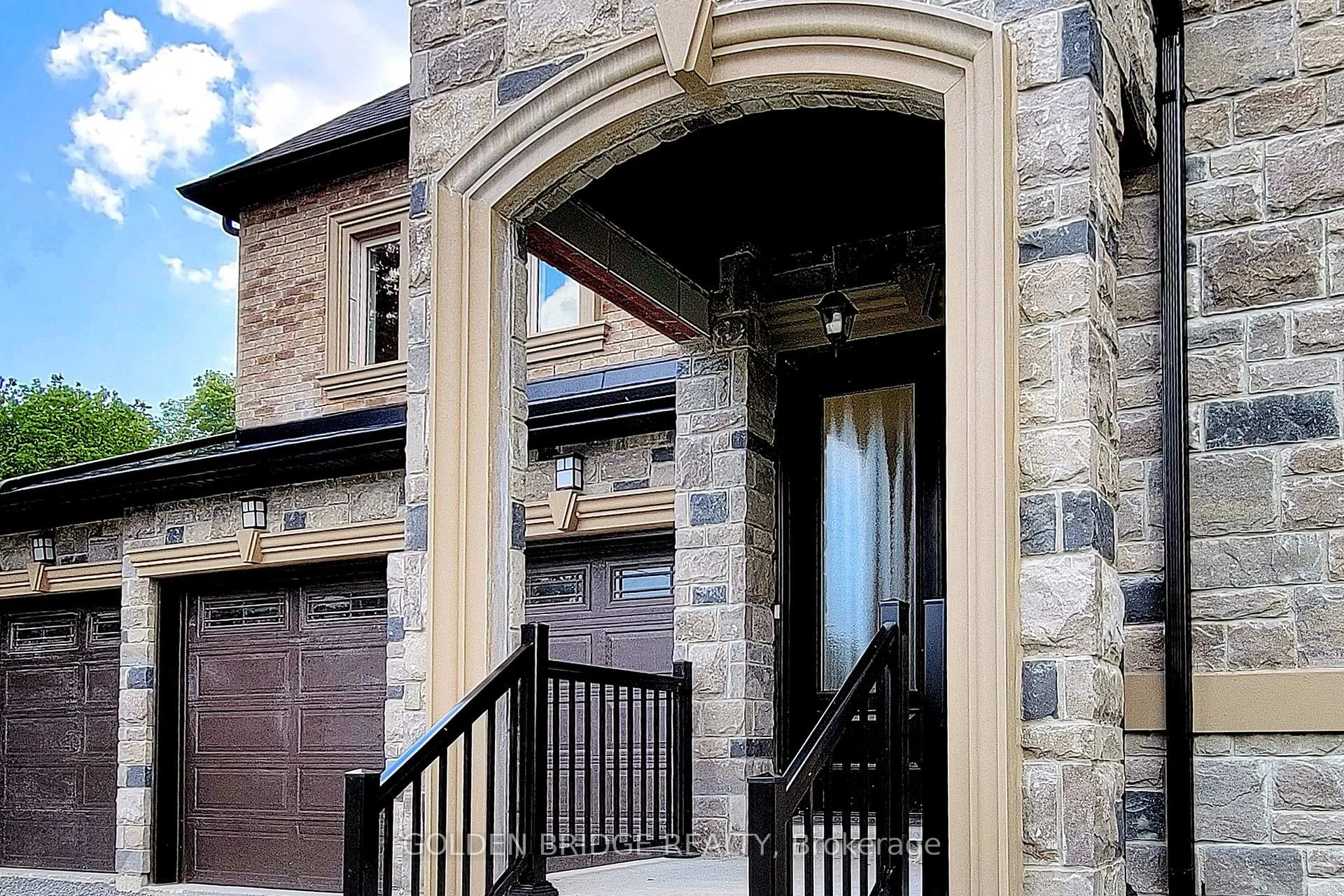 Photo 2 of 307 Walter Drive, Georgina, Keswick South — HOMEH