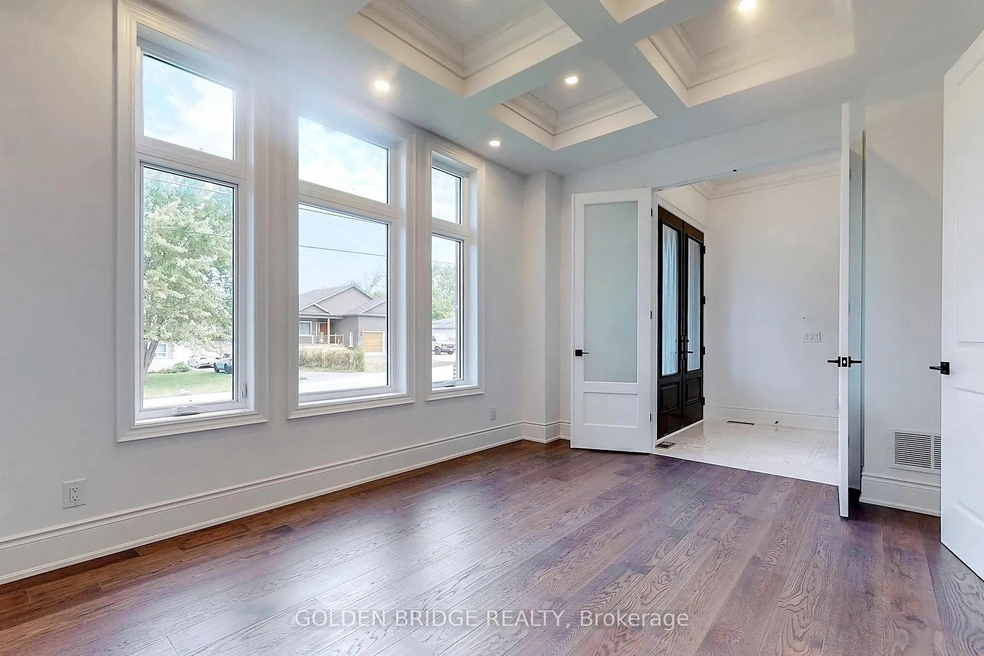 Photo 4 of 307 Walter Drive, Georgina, Keswick South — HOMEH