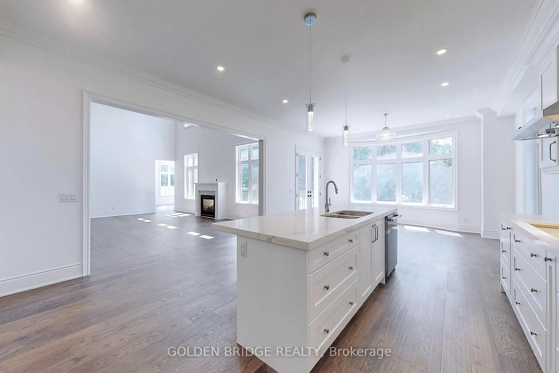 Photo 9 of 307 Walter Drive, Georgina, Keswick South — HOMEH