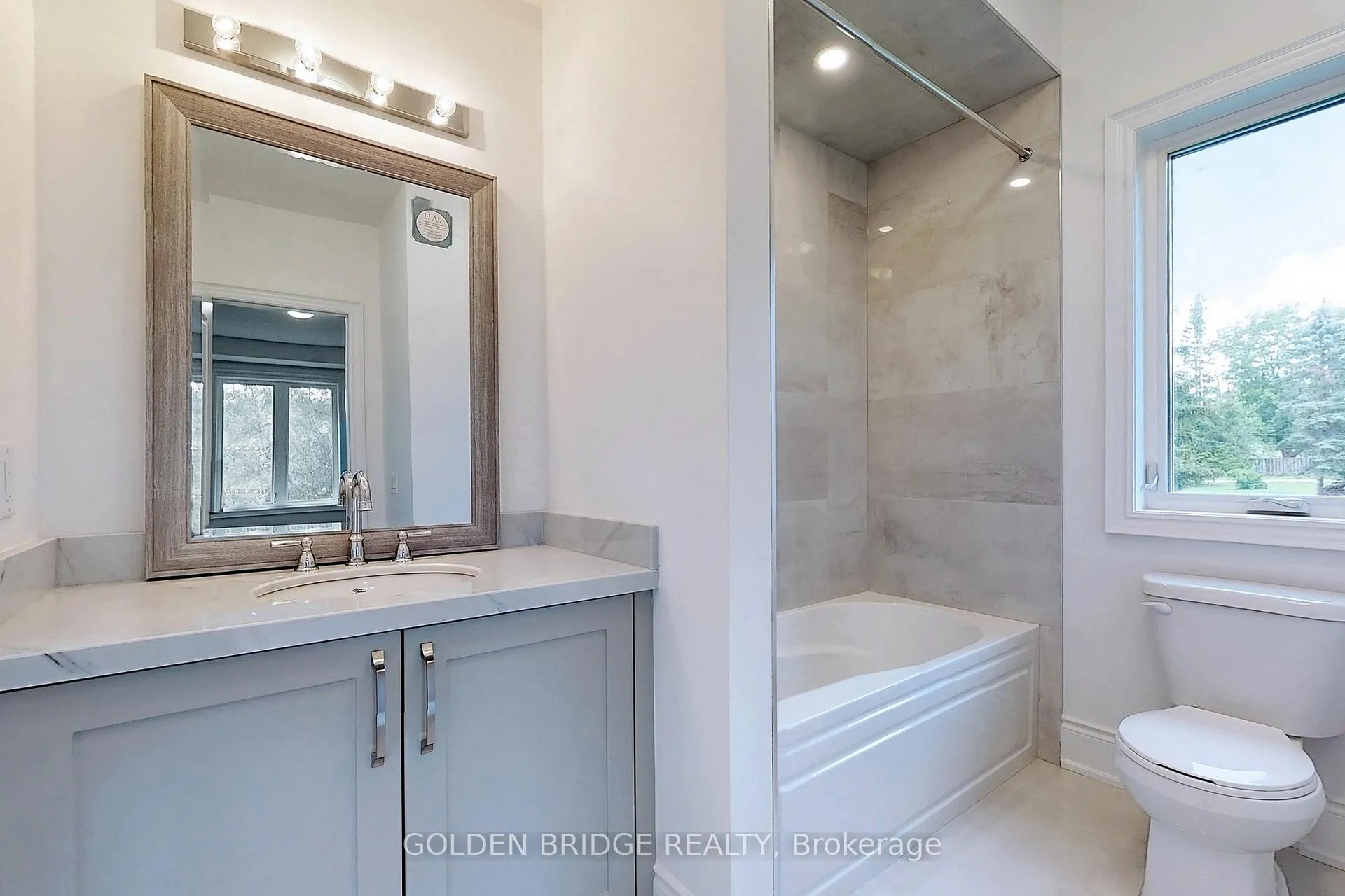 Photo 30 of 307 Walter Drive, Georgina, Keswick South — HOMEH