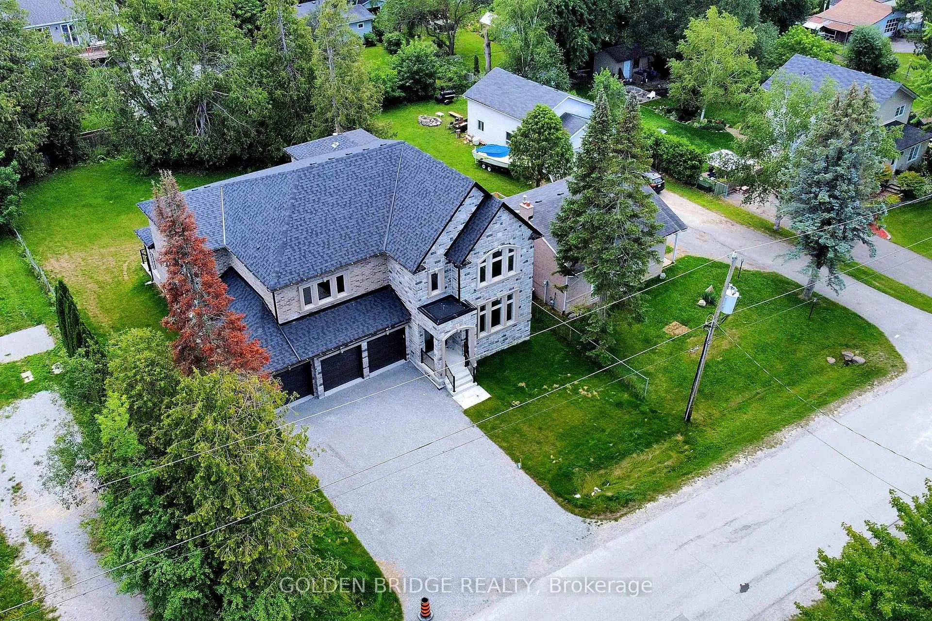 Photo 32 of 307 Walter Drive, Georgina, Keswick South — HOMEH