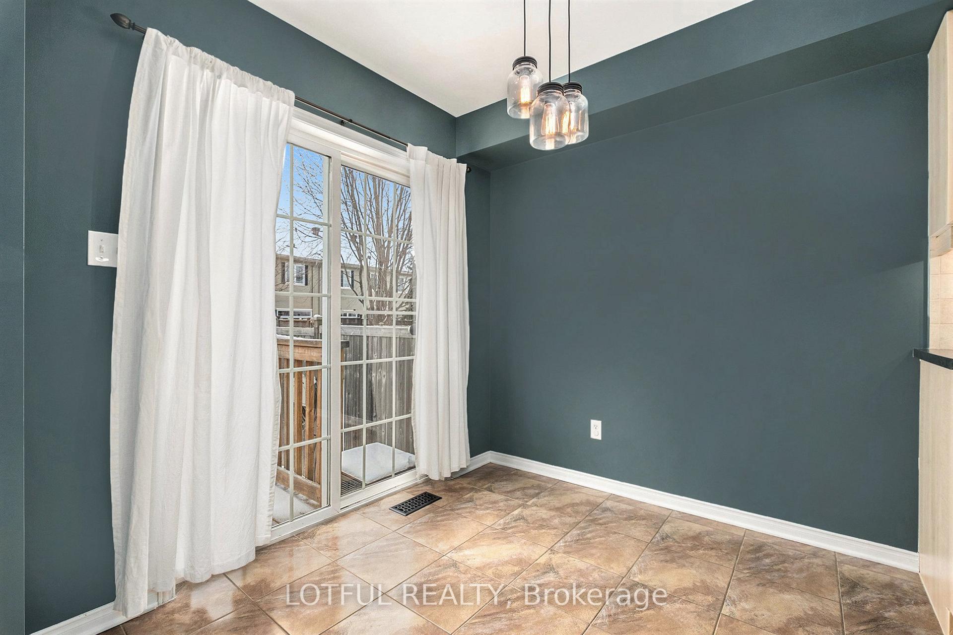 Photo 12 of 424 Ashbourne Crescent, Ottawa, Barrhaven - Stonebridge — HOMEH