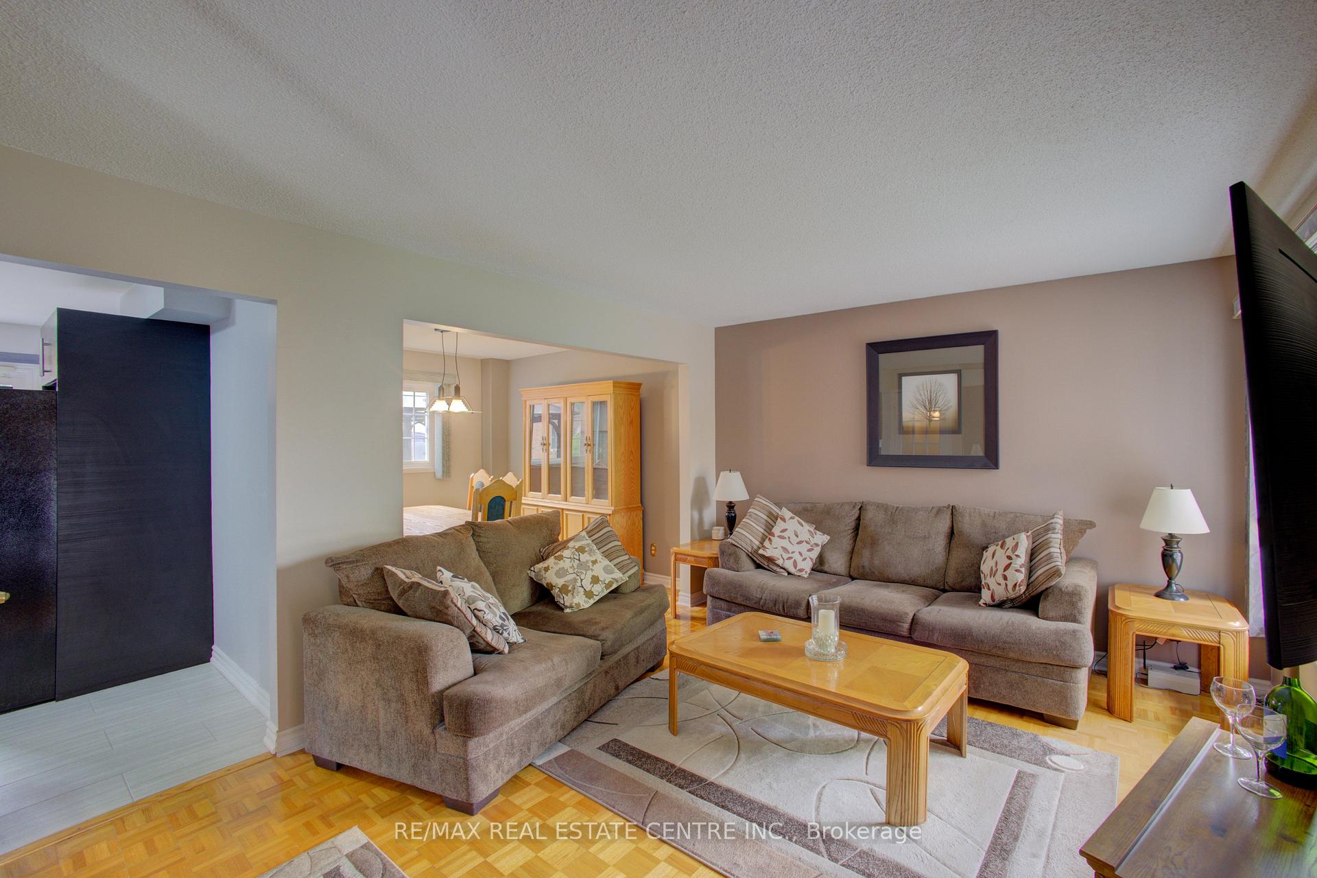 Photo 2 of 57 Ecclestone Drive, Brampton, Brampton West — HOMEH