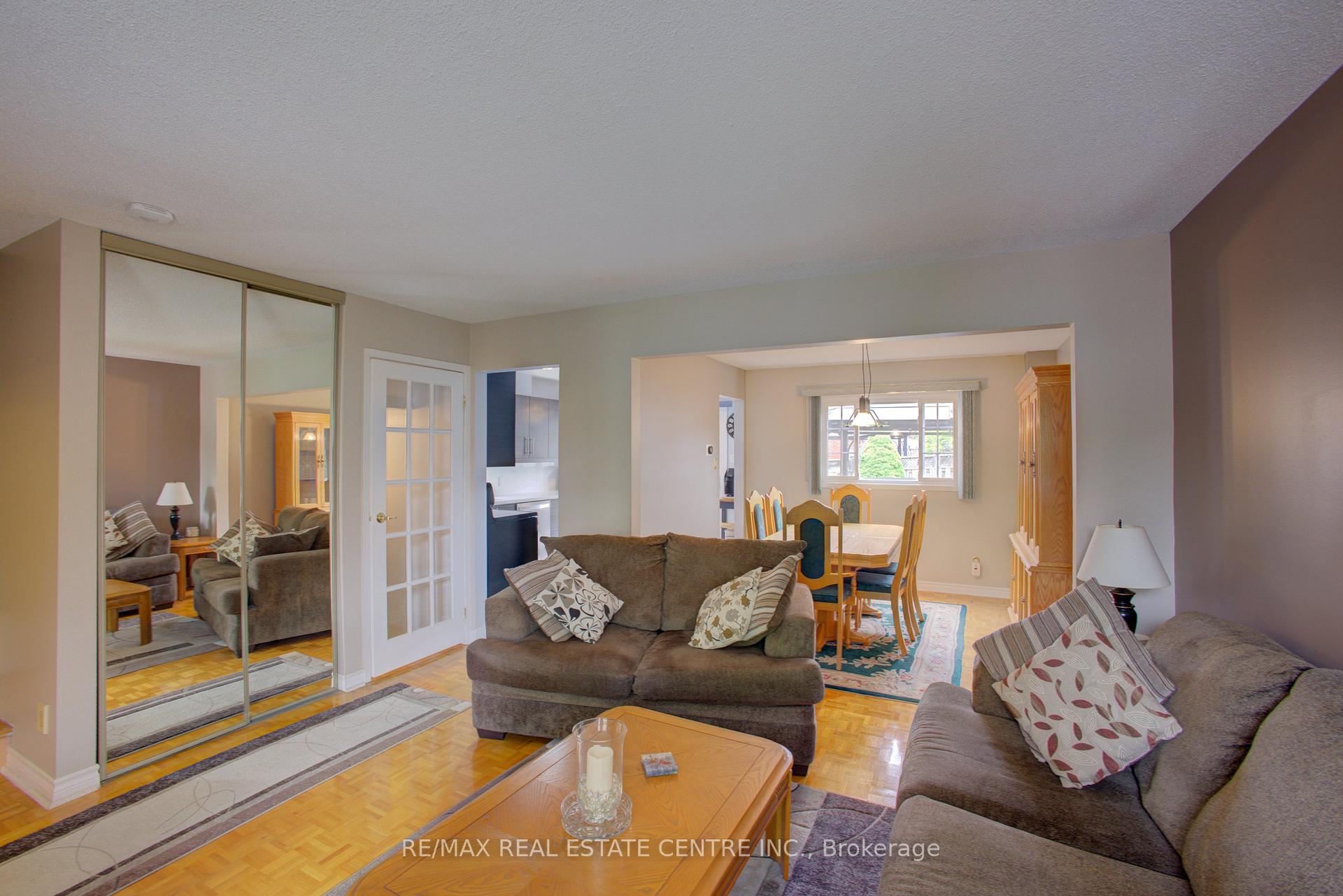 Photo 7 of 57 Ecclestone Drive, Brampton, Brampton West — HOMEH