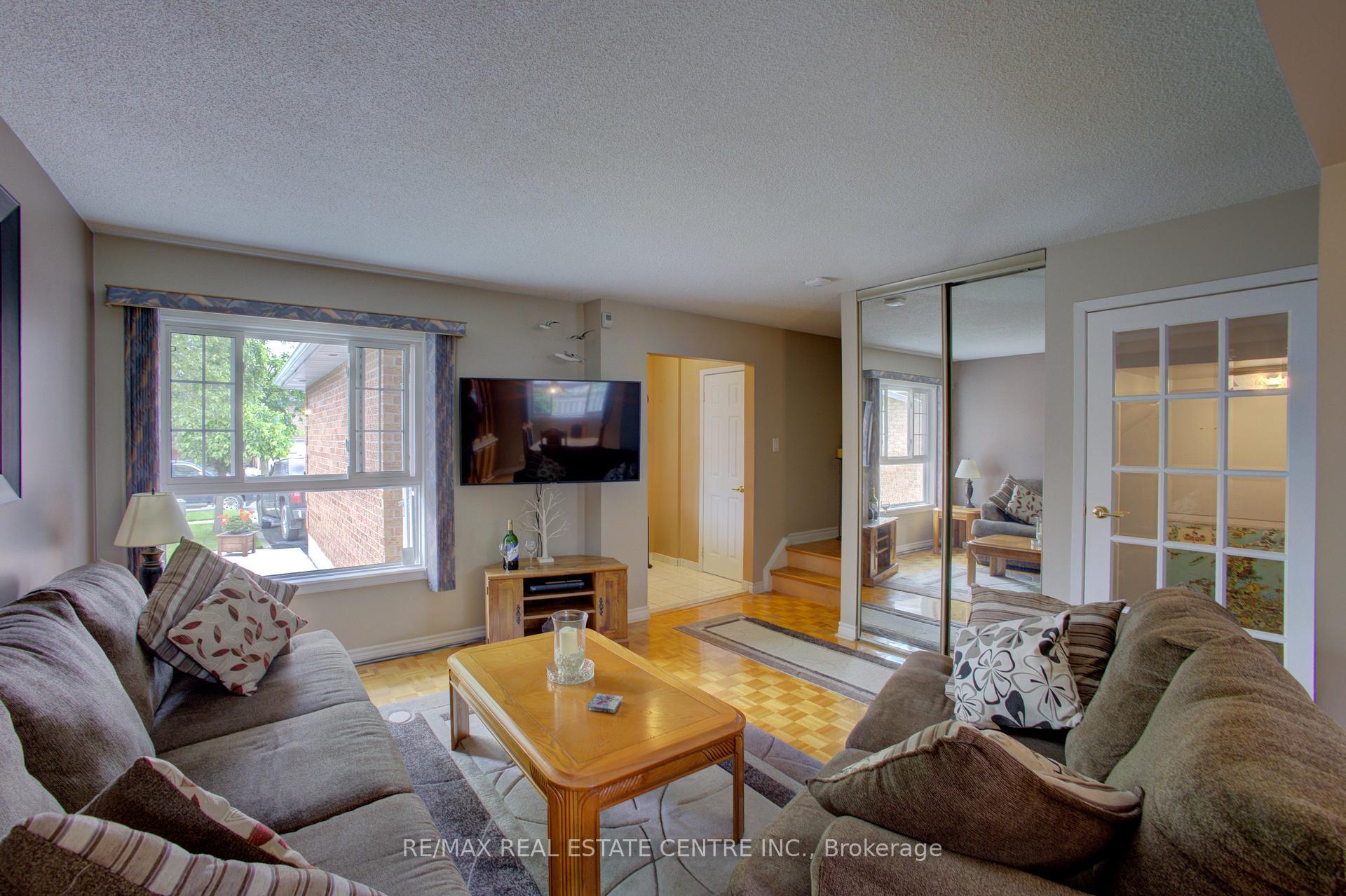 Photo 9 of 57 Ecclestone Drive, Brampton, Brampton West — HOMEH