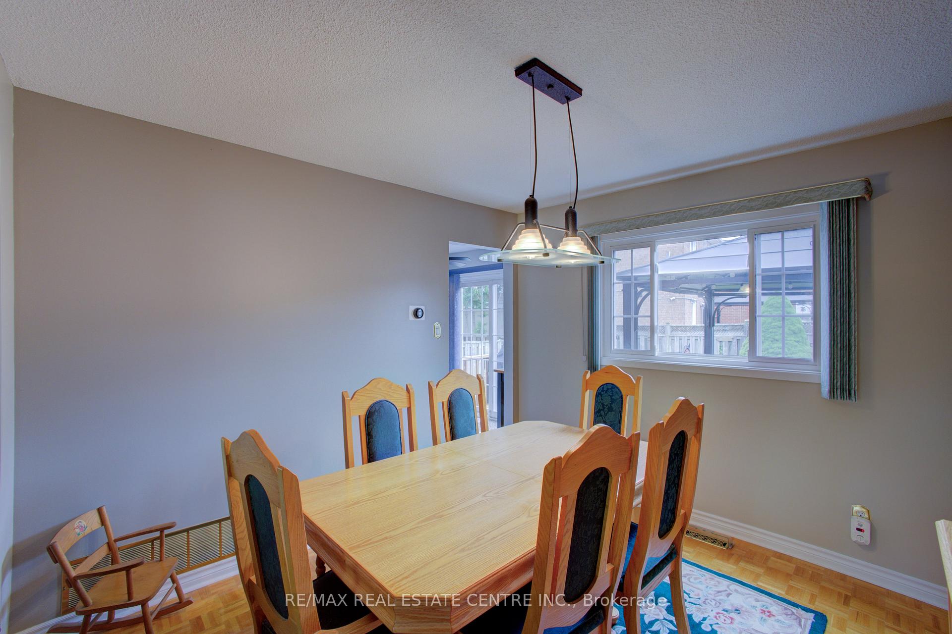Photo 5 of 57 Ecclestone Drive, Brampton, Brampton West — HOMEH