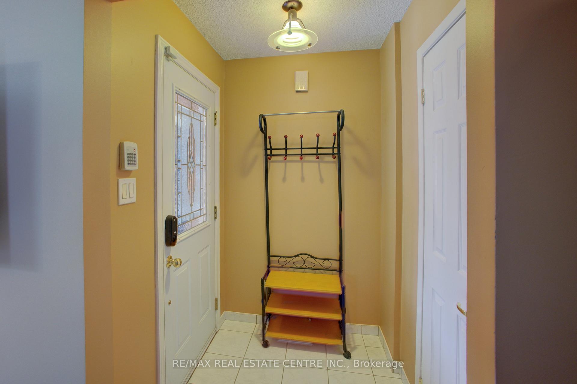 Photo 8 of 57 Ecclestone Drive, Brampton, Brampton West — HOMEH