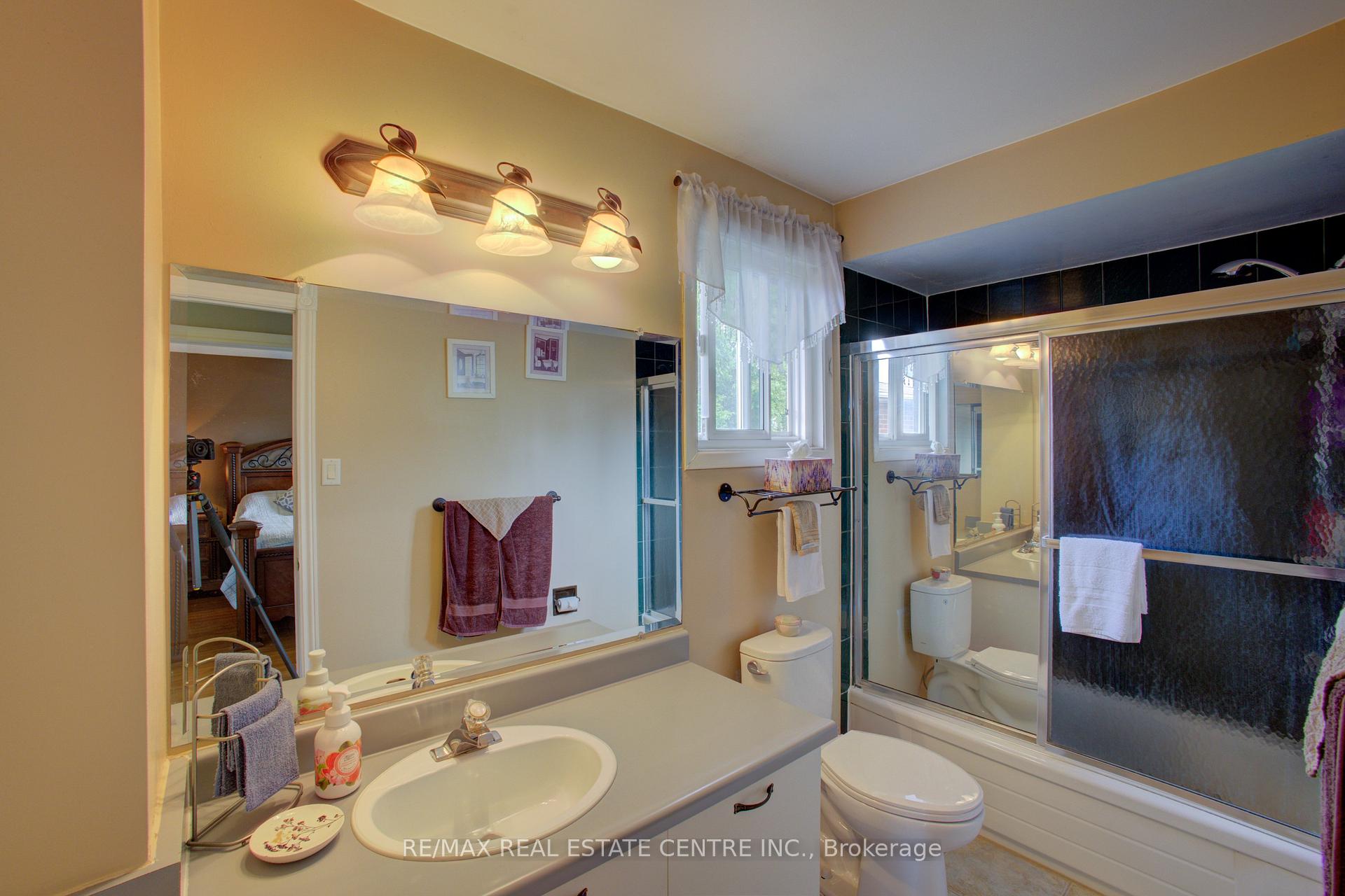 Photo 17 of 57 Ecclestone Drive, Brampton, Brampton West — HOMEH