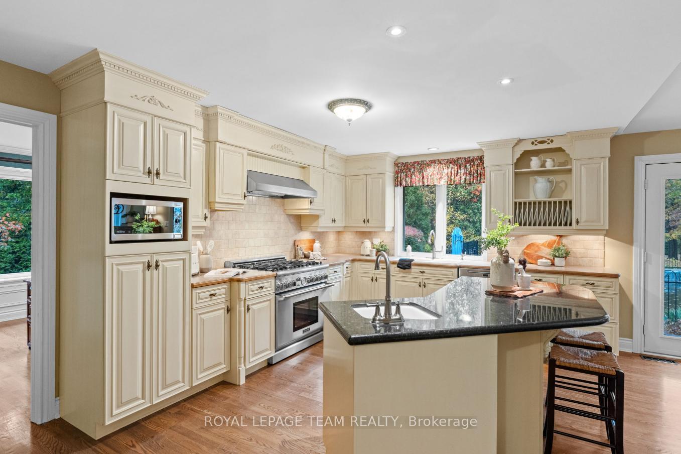 Photo 10 of 6437 Waddion Drive, Ottawa, Greely — HOMEH