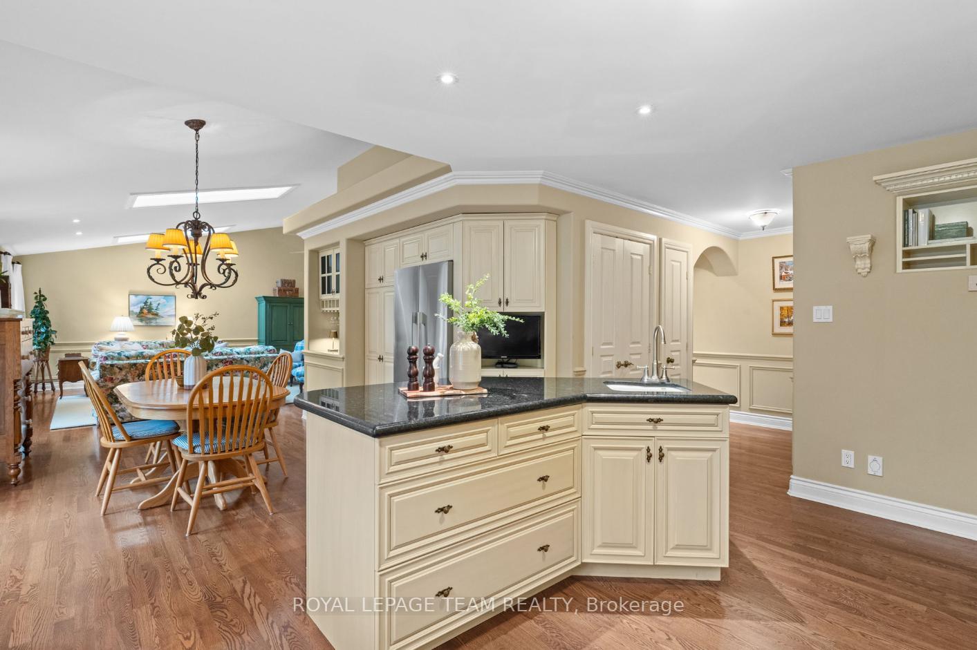 Photo 11 of 6437 Waddion Drive, Ottawa, Greely — HOMEH