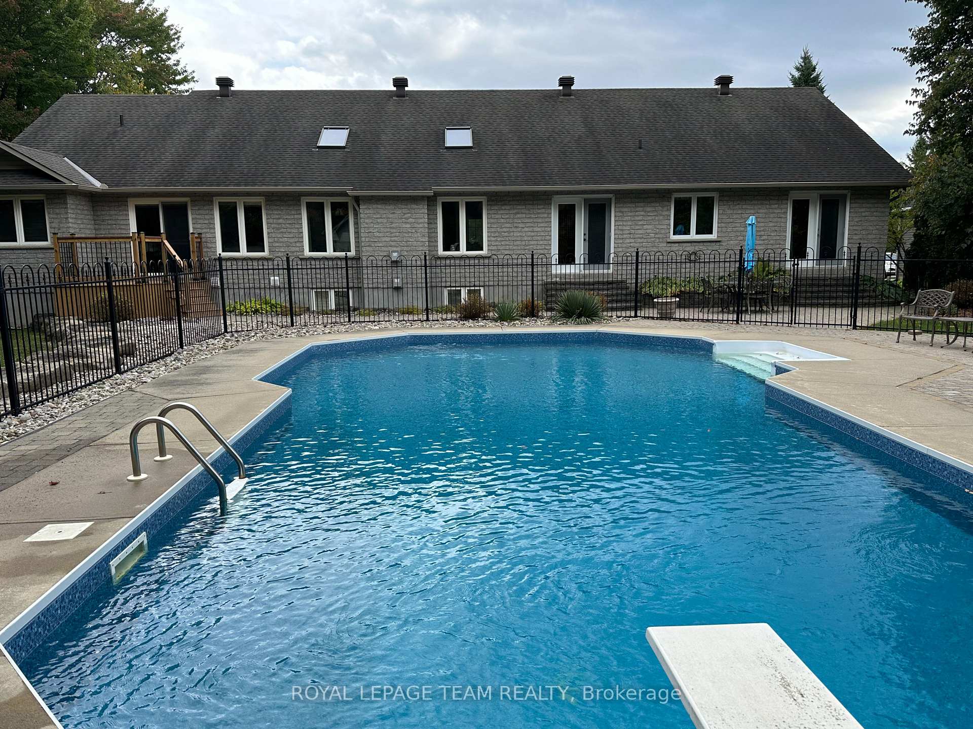 Photo 42 of 6437 Waddion Drive, Ottawa, Greely — HOMEH
