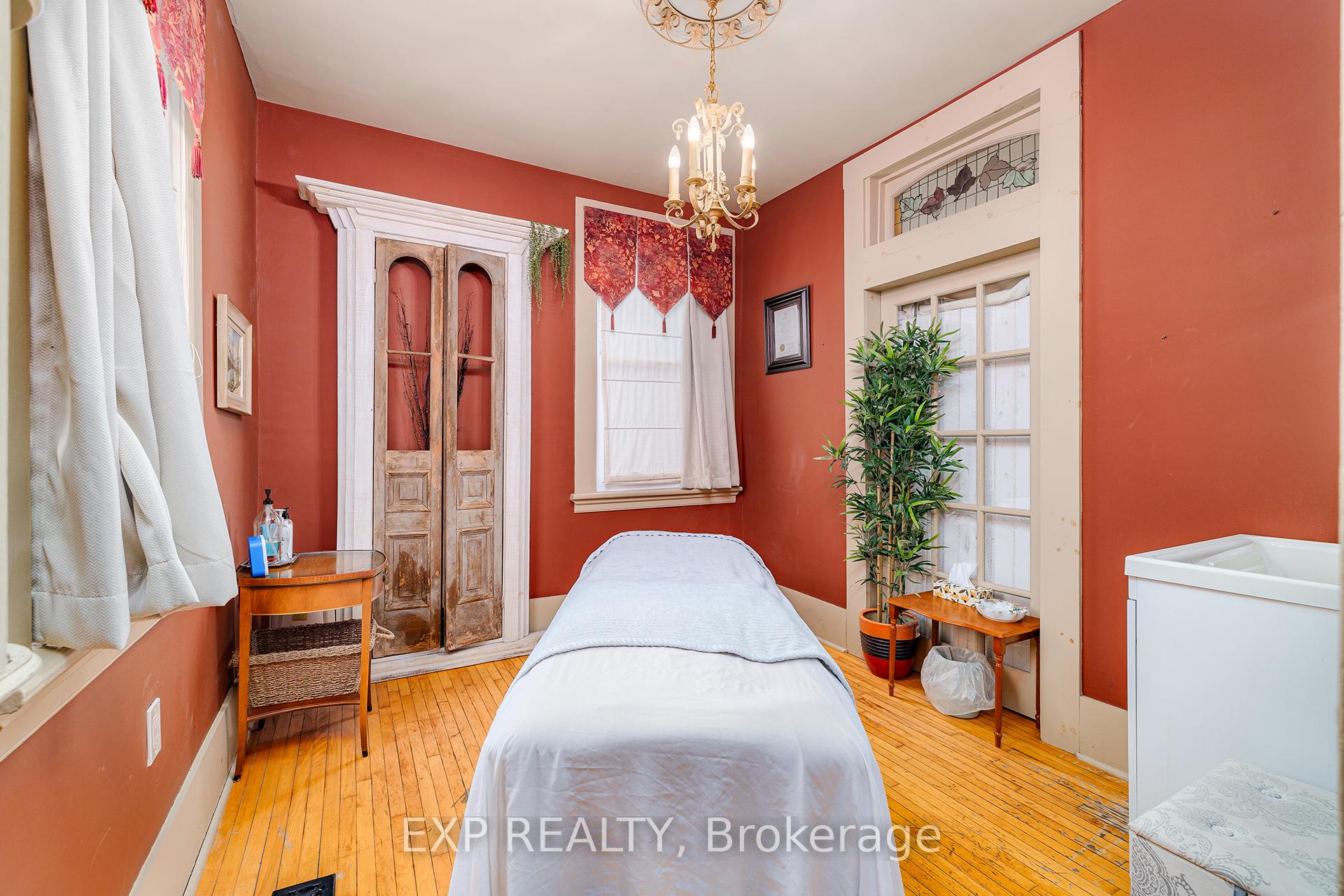Photo 4 of 2 Arnold Street, Brant, Paris — HOMEH