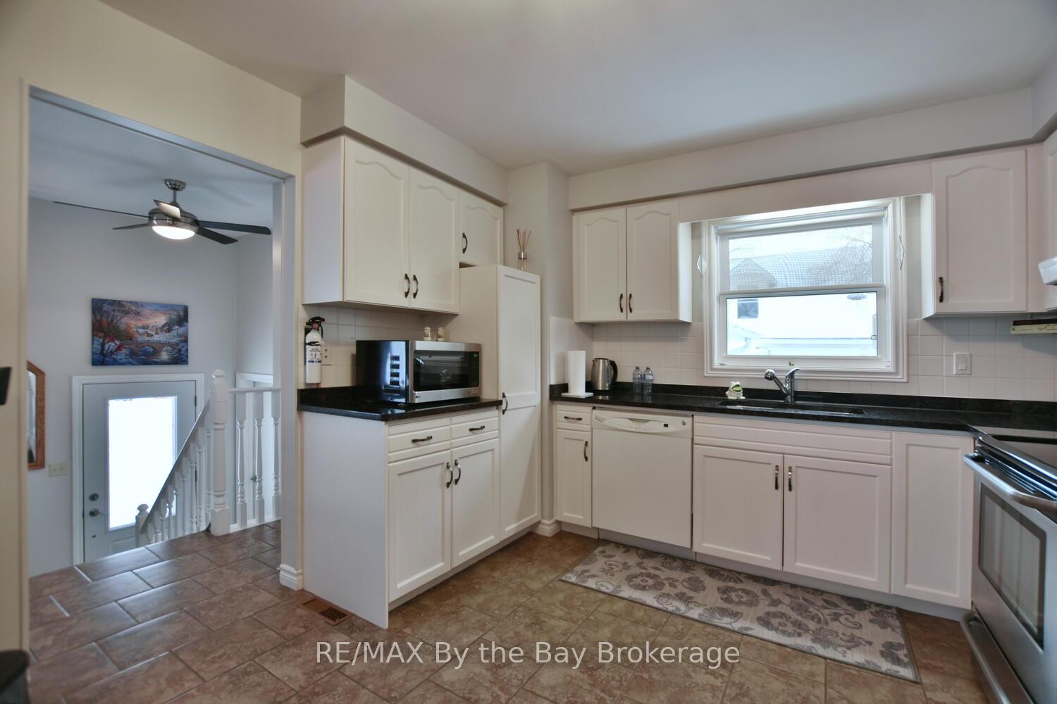 Photo 9 of 223 Oak Street, Clearview, Stayner — HOMEH