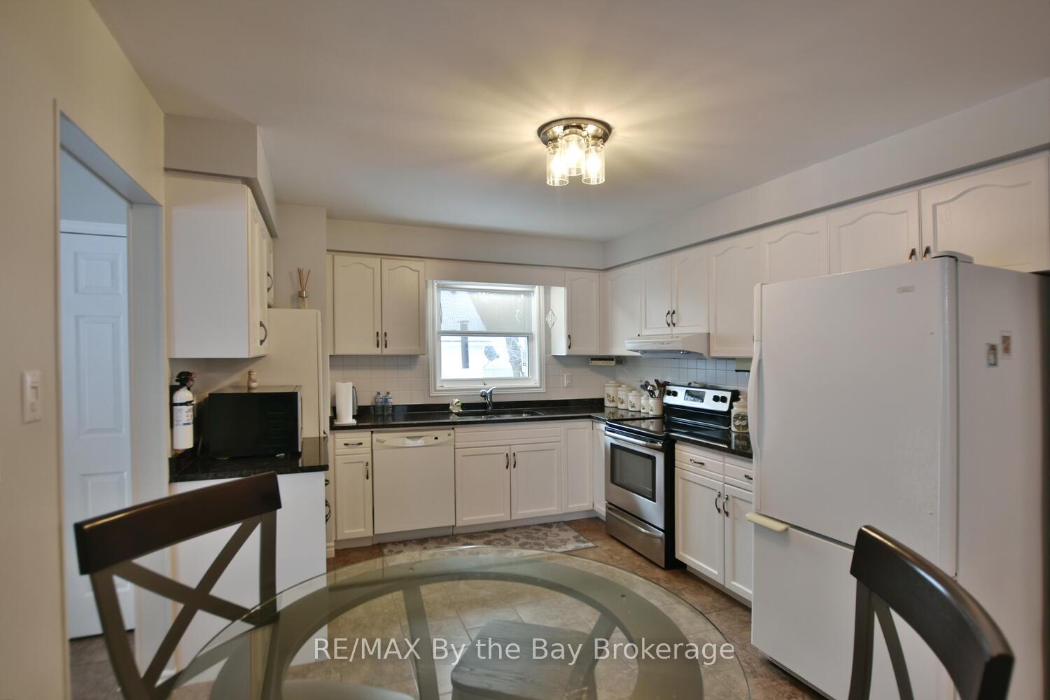 Photo 10 of 223 Oak Street, Clearview, Stayner — HOMEH