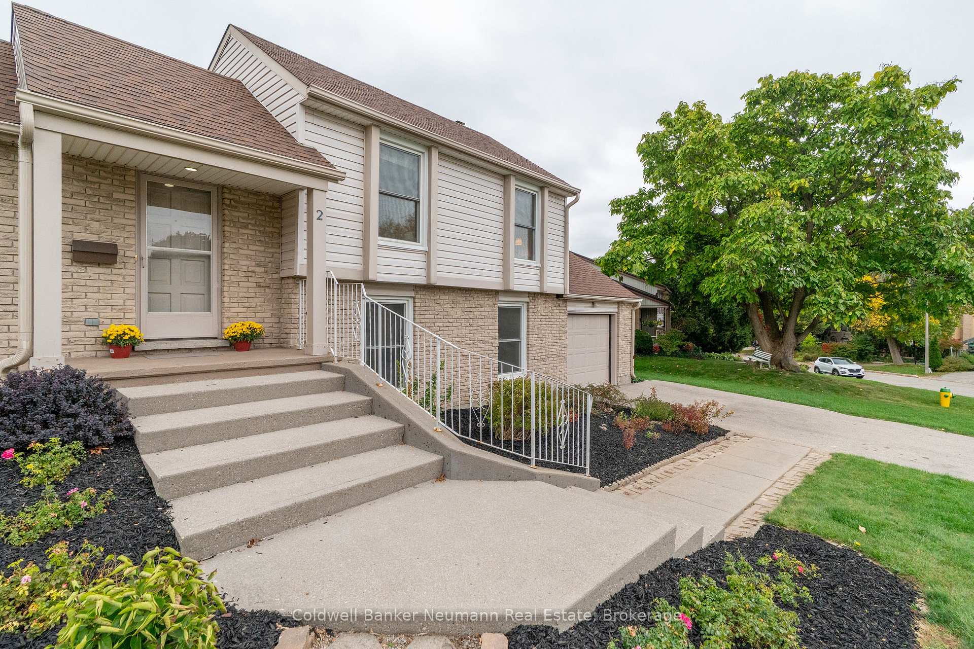 Photo 2 of 2 Lisa Lane, Guelph, Willow West/Sugarbush/West Acres — HOMEH