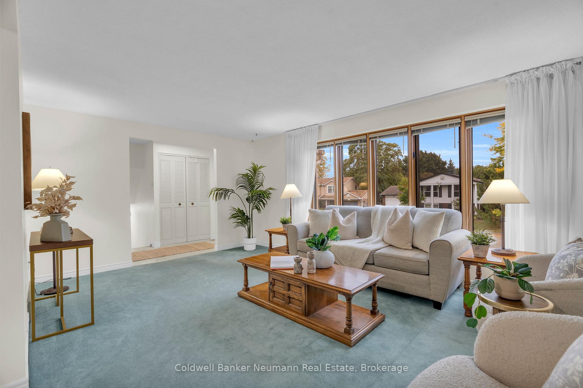 Photo 5 of 2 Lisa Lane, Guelph, Willow West/Sugarbush/West Acres — HOMEH