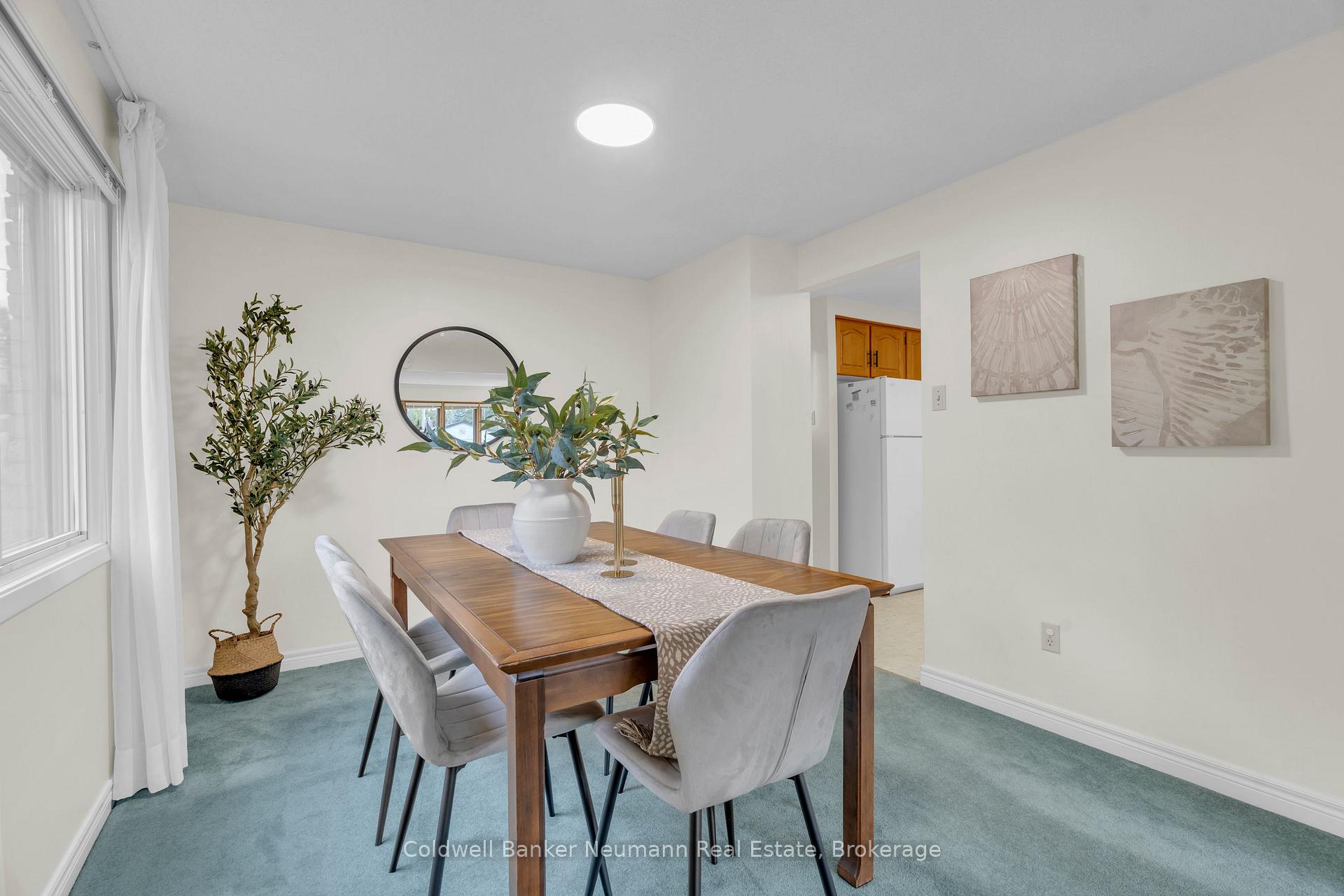 Photo 7 of 2 Lisa Lane, Guelph, Willow West/Sugarbush/West Acres — HOMEH