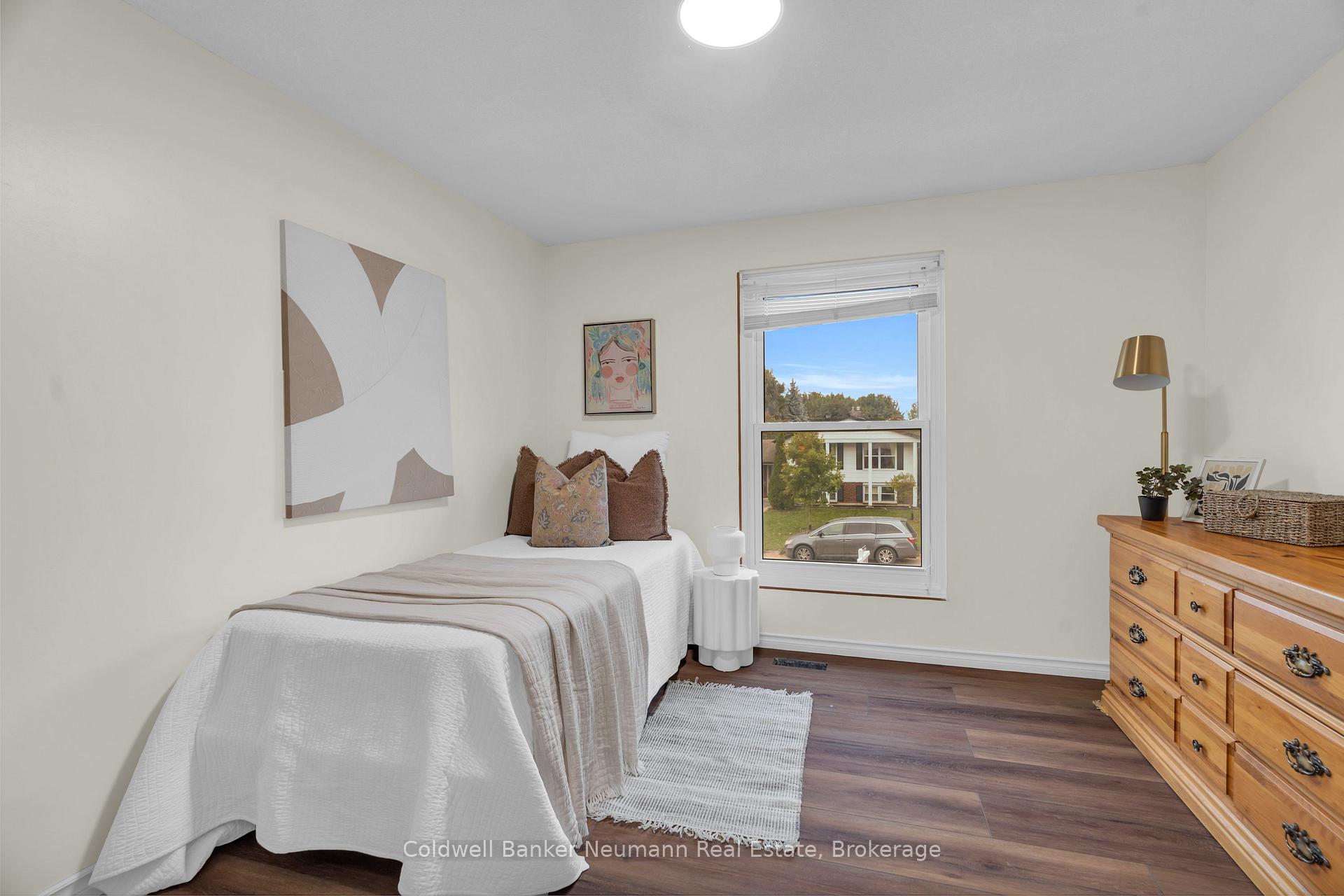 Photo 12 of 2 Lisa Lane, Guelph, Willow West/Sugarbush/West Acres — HOMEH