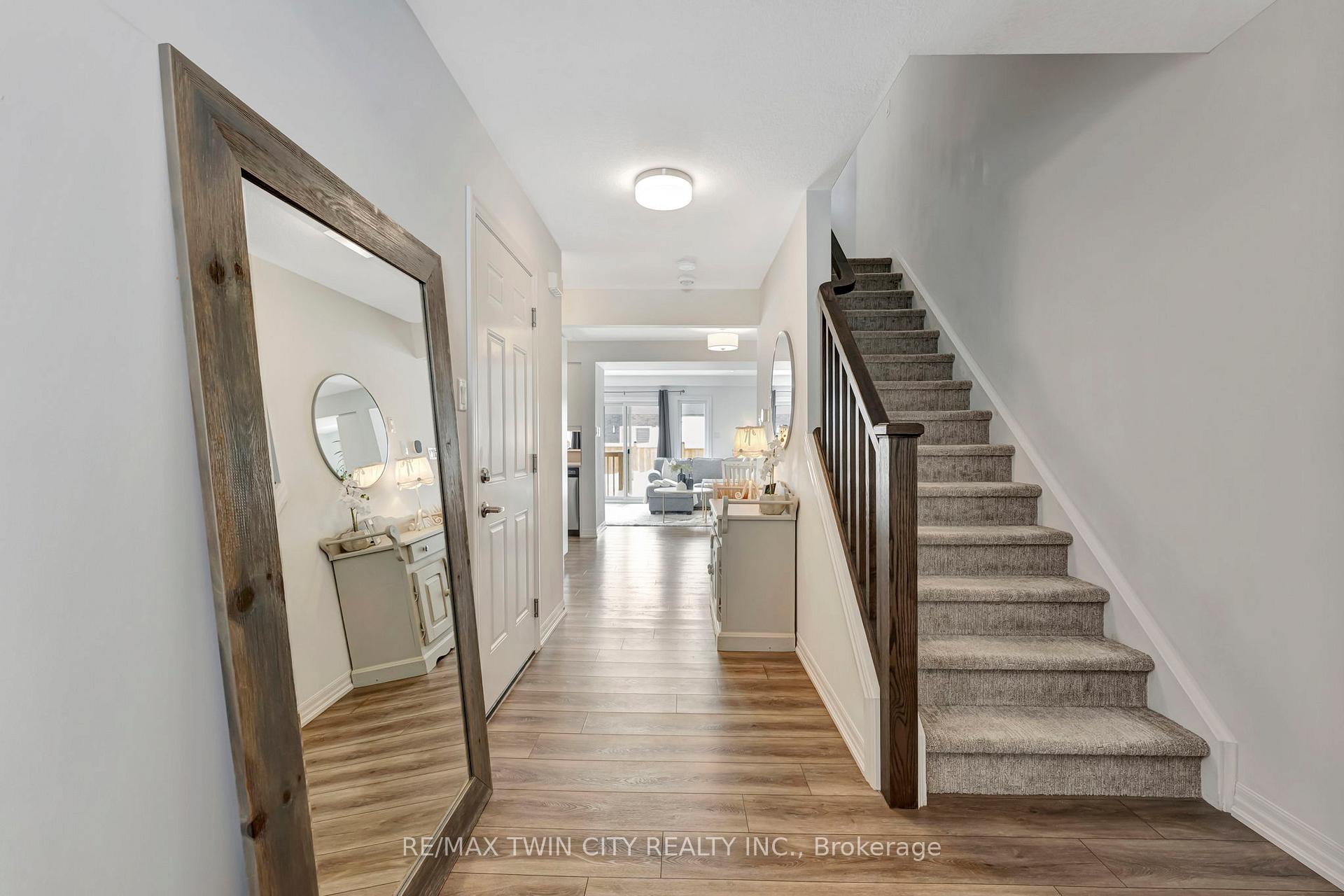 Photo 7 of 48 Bawcutt Crescent, Brant, Paris — HOMEH