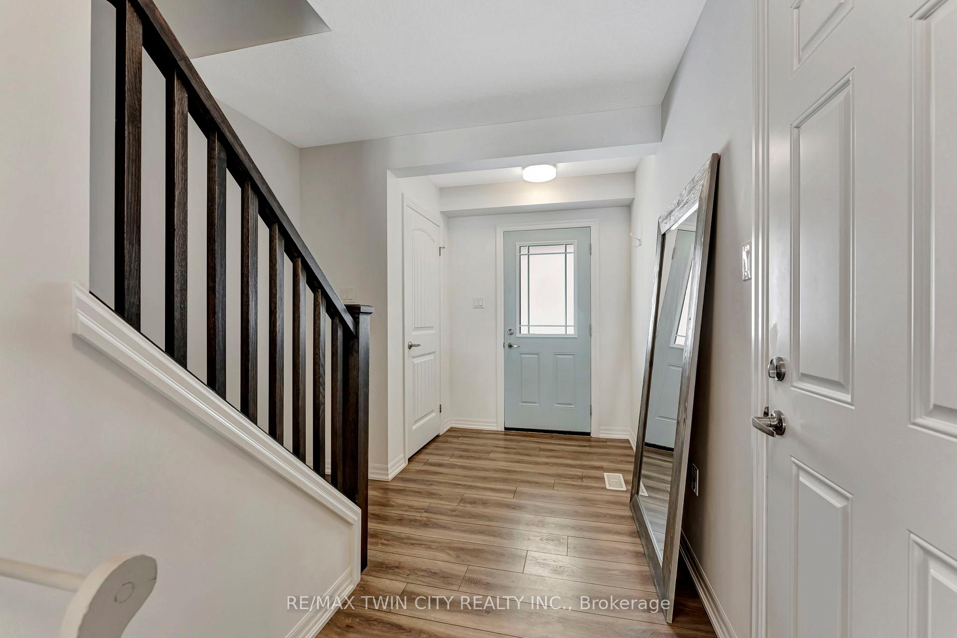 Photo 8 of 48 Bawcutt Crescent, Brant, Paris — HOMEH