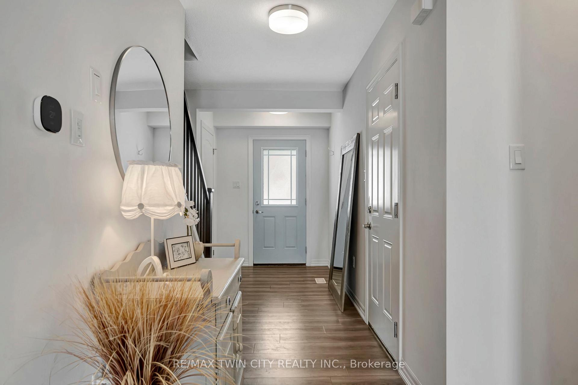 Photo 9 of 48 Bawcutt Crescent, Brant, Paris — HOMEH
