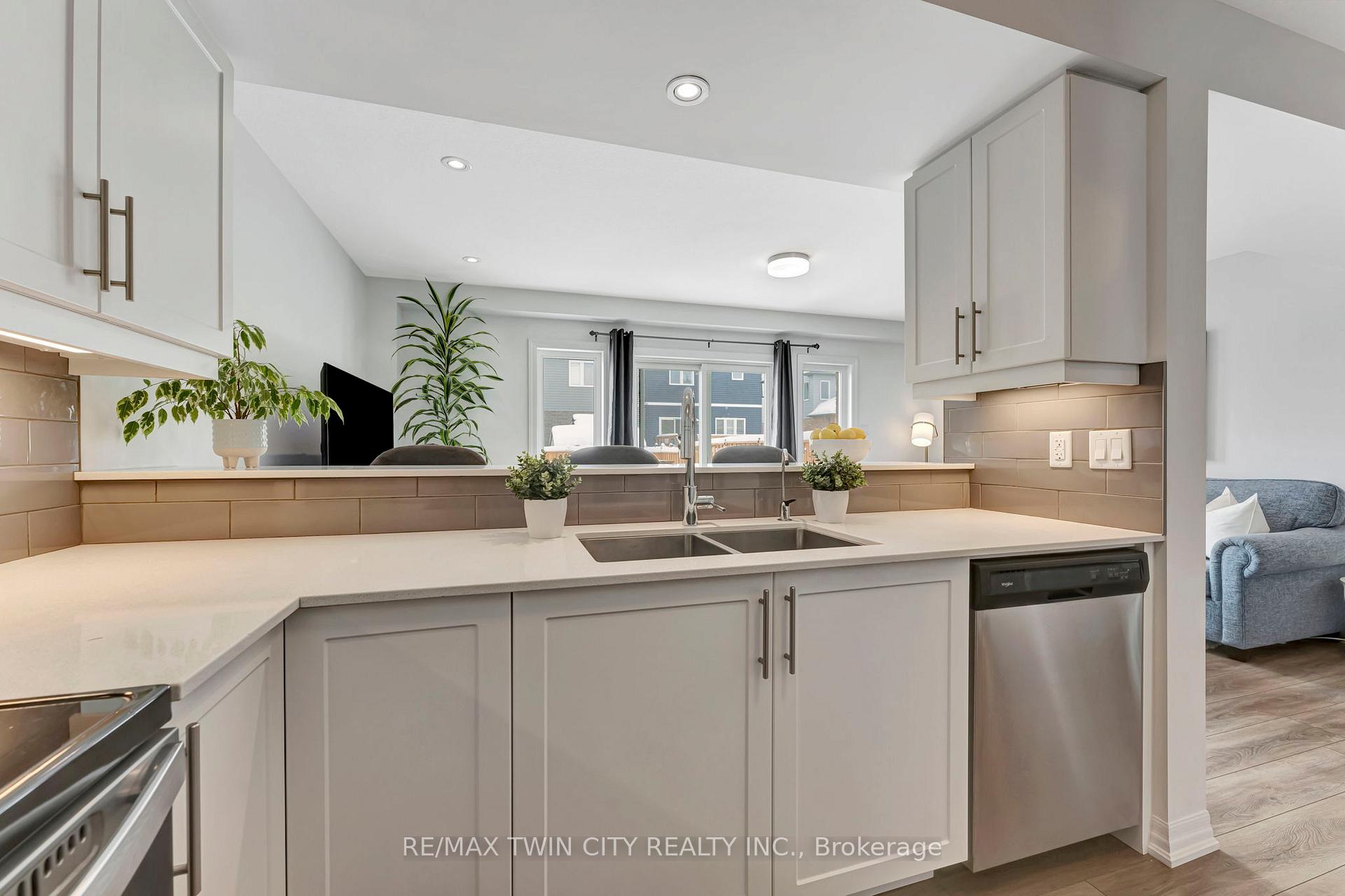 Photo 13 of 48 Bawcutt Crescent, Brant, Paris — HOMEH