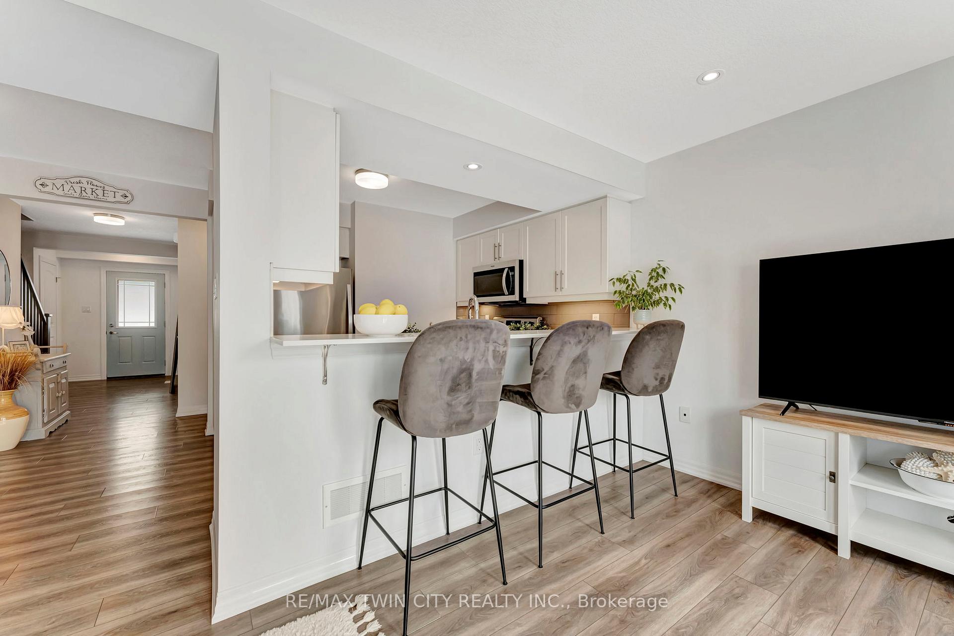 Photo 14 of 48 Bawcutt Crescent, Brant, Paris — HOMEH