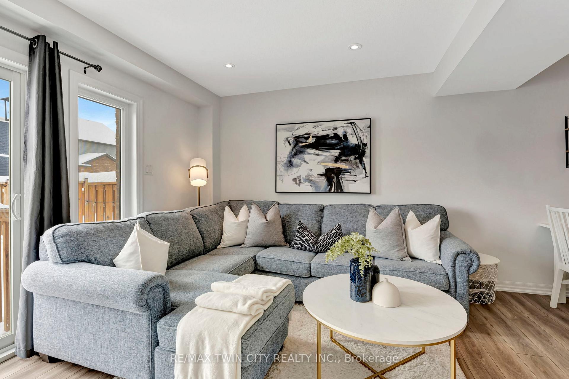 Photo 16 of 48 Bawcutt Crescent, Brant, Paris — HOMEH