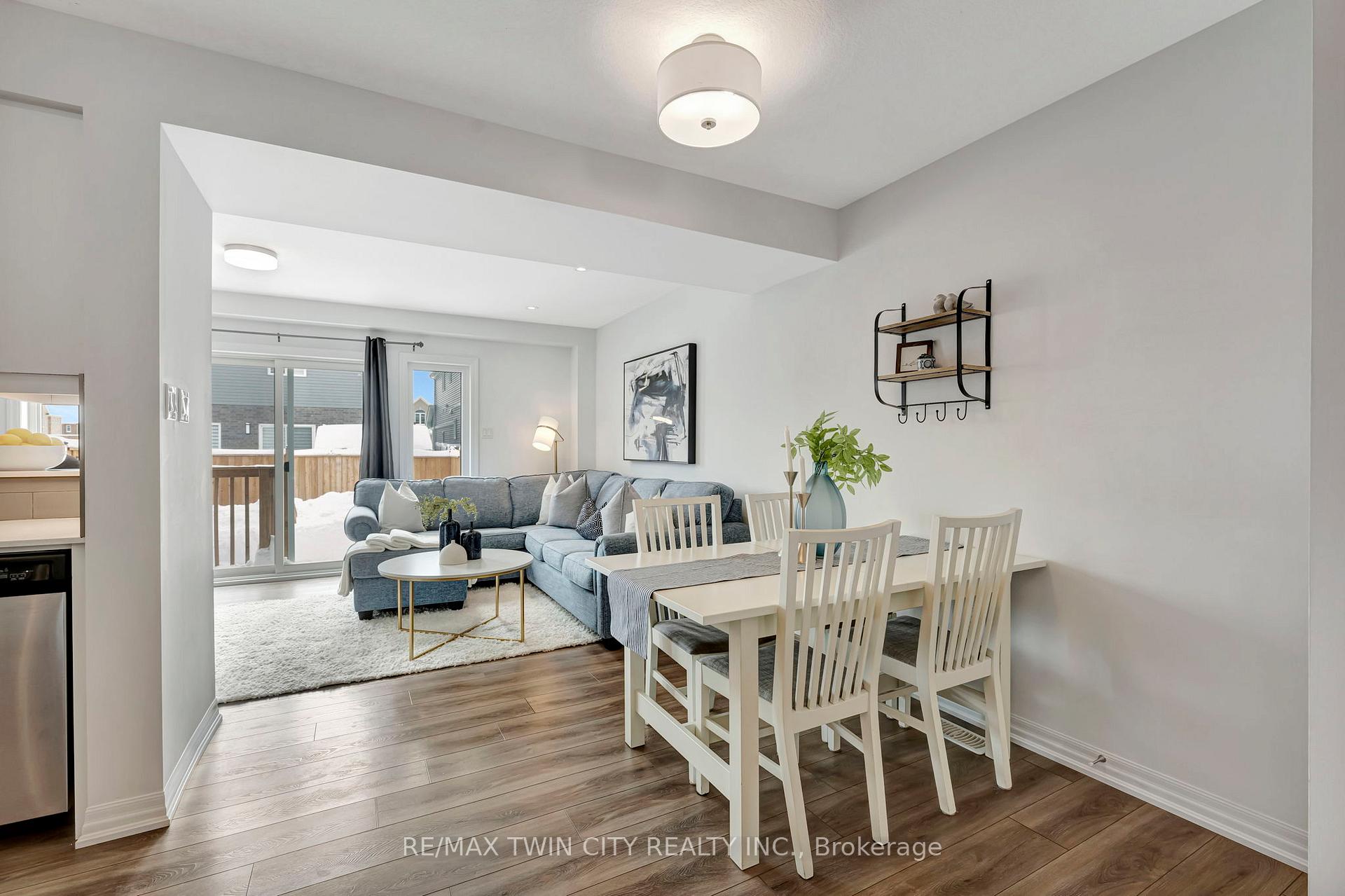 Photo 22 of 48 Bawcutt Crescent, Brant, Paris — HOMEH