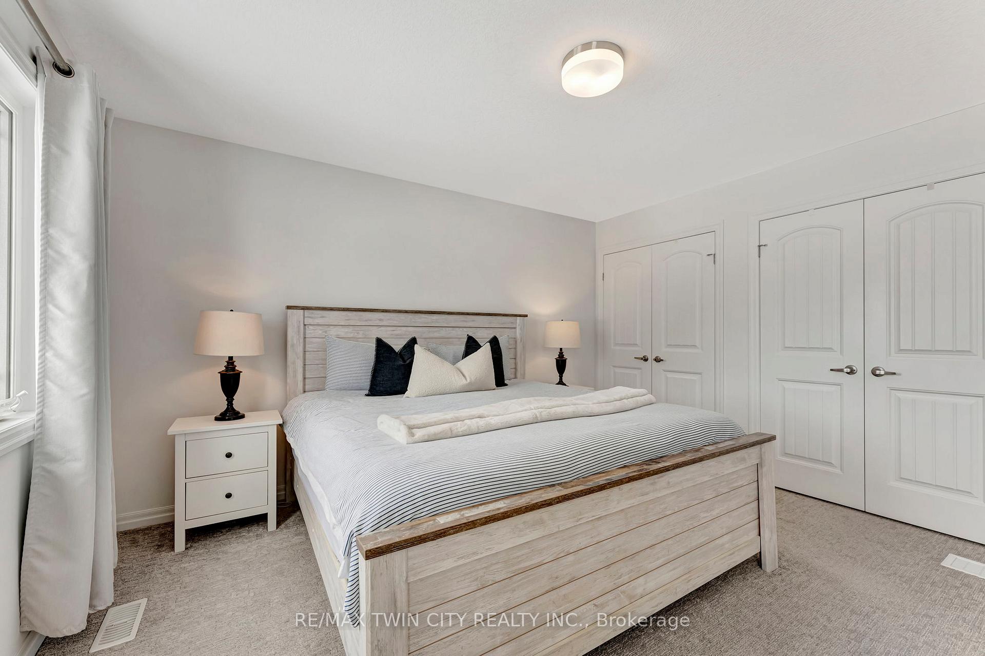 Photo 26 of 48 Bawcutt Crescent, Brant, Paris — HOMEH