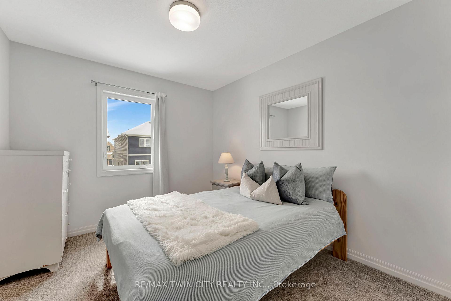 Photo 31 of 48 Bawcutt Crescent, Brant, Paris — HOMEH