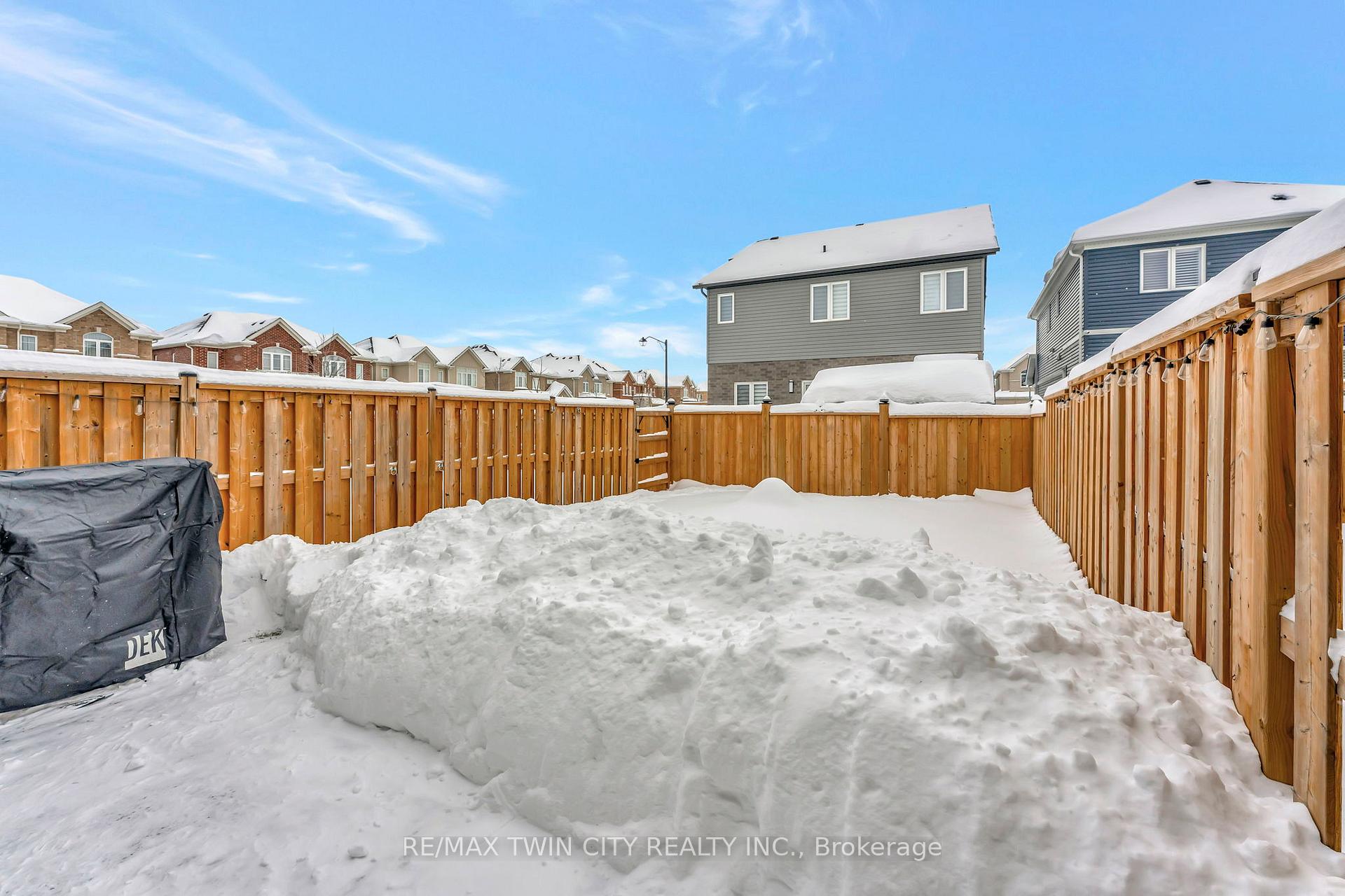 Photo 35 of 48 Bawcutt Crescent, Brant, Paris — HOMEH