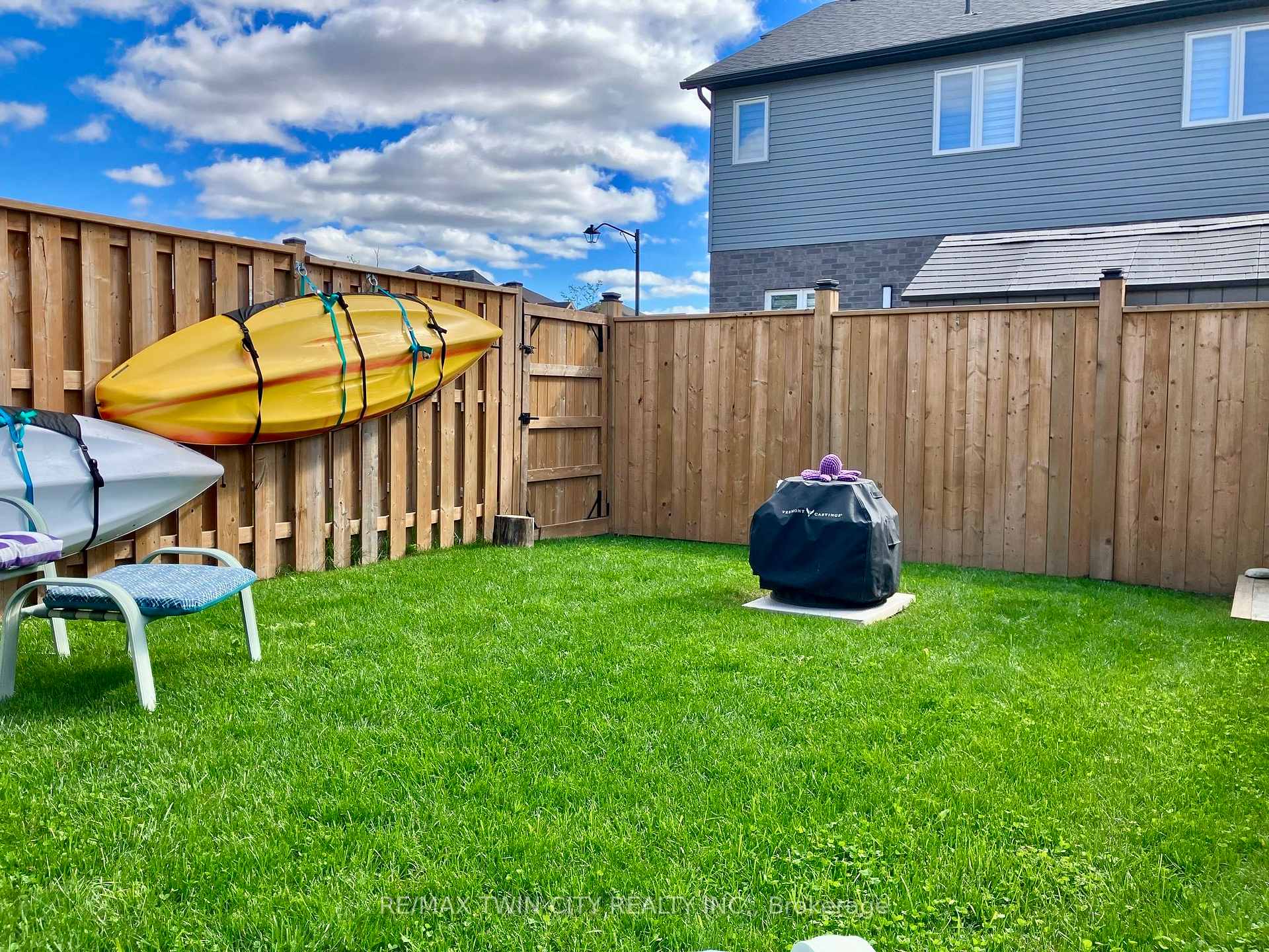 Photo 36 of 48 Bawcutt Crescent, Brant, Paris — HOMEH
