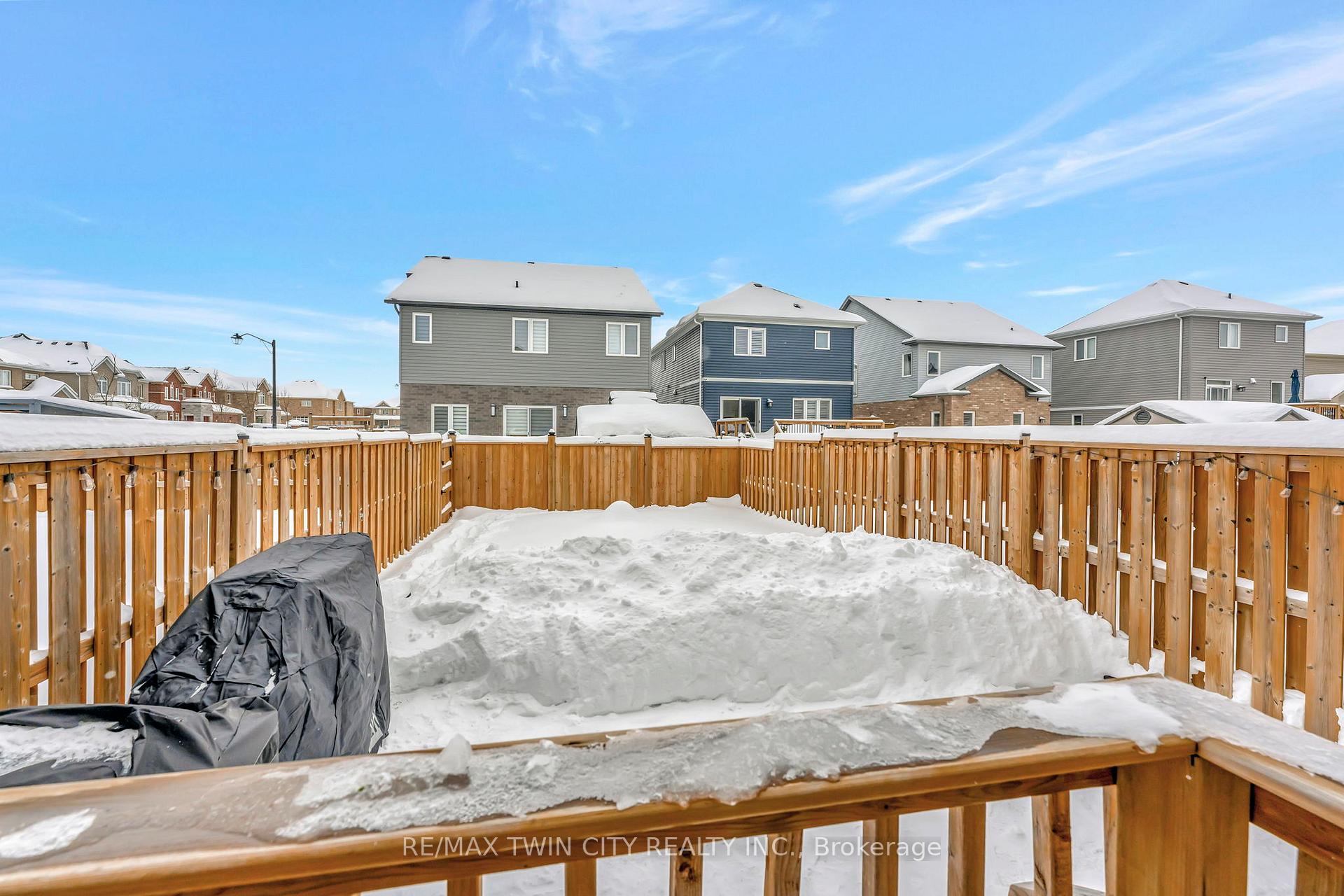 Photo 37 of 48 Bawcutt Crescent, Brant, Paris — HOMEH