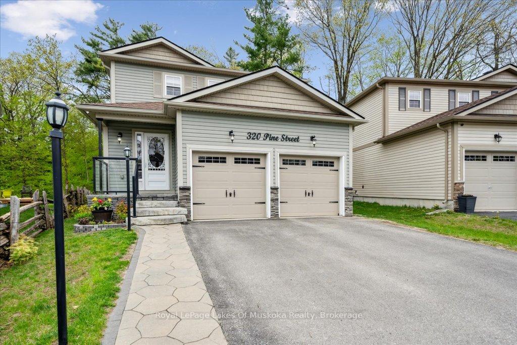 Photo 1 of 320 Pine Street E, Gravenhurst, Muskoka (S) — HOMEH